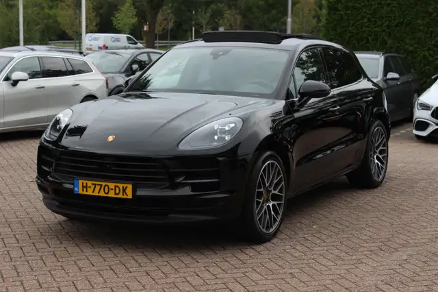 Porsche Macan view 6