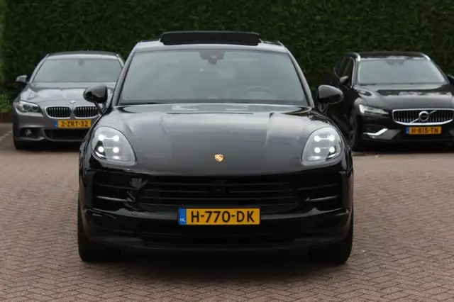 Porsche Macan view 8
