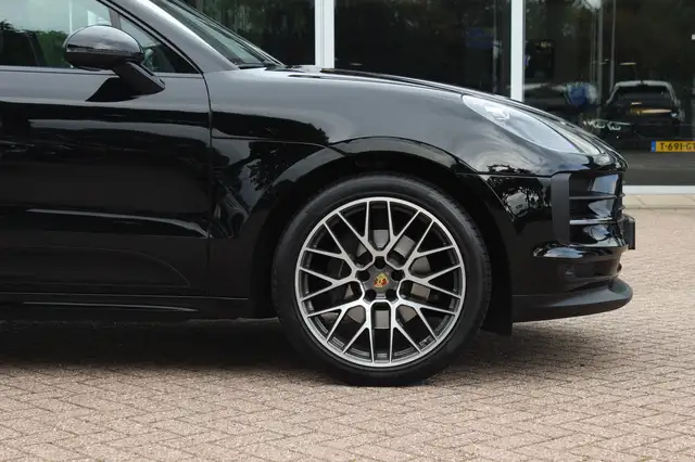 Porsche Macan view 14