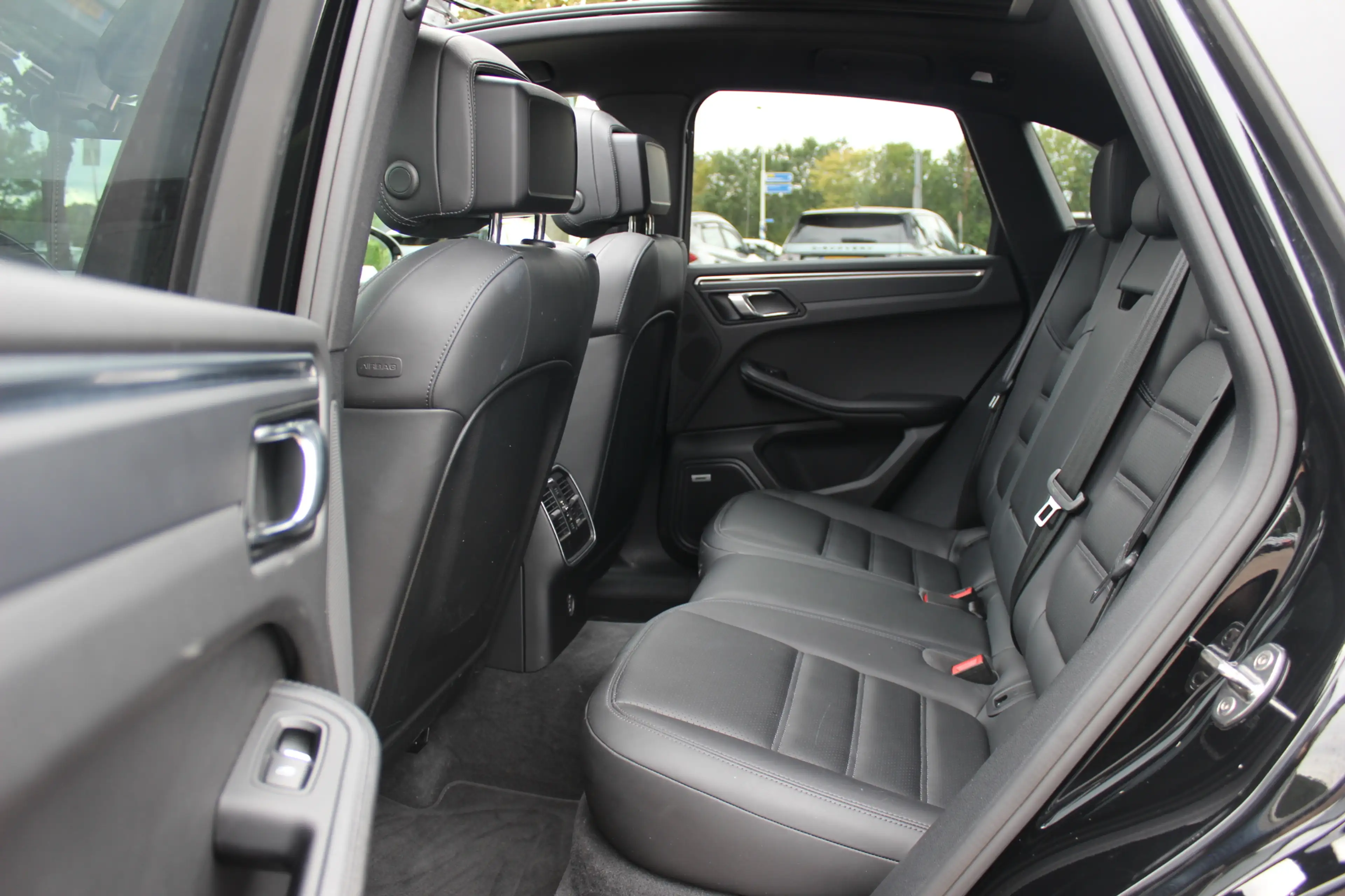 Porsche Macan 2.0 / Trekhaak / Panoramadak / Camera / Adaptieve — photo 11