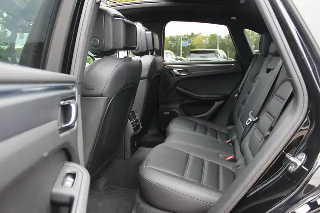 Porsche Macan view 11