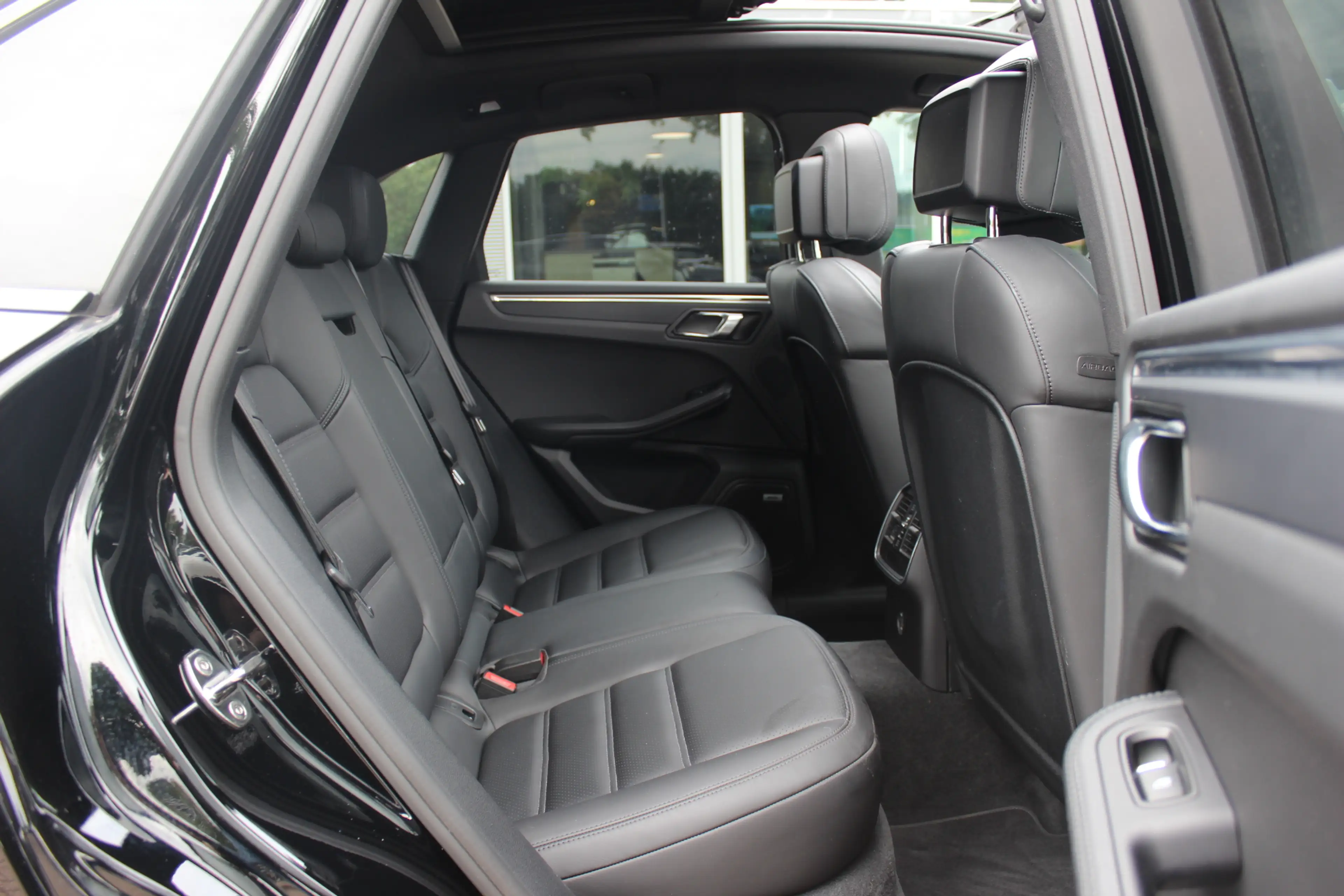 Porsche Macan 2.0 / Trekhaak / Panoramadak / Camera / Adaptieve — photo 12