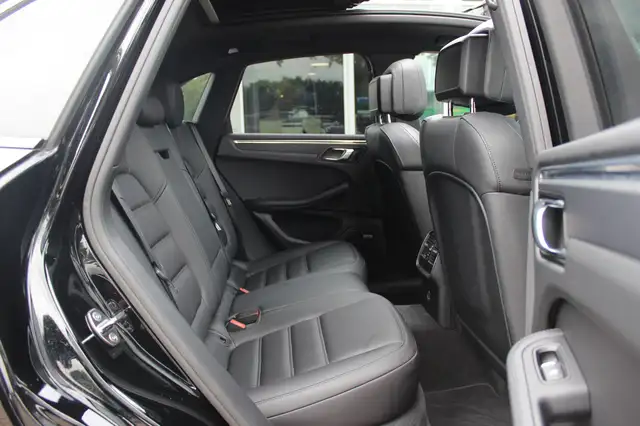 Porsche Macan view 12