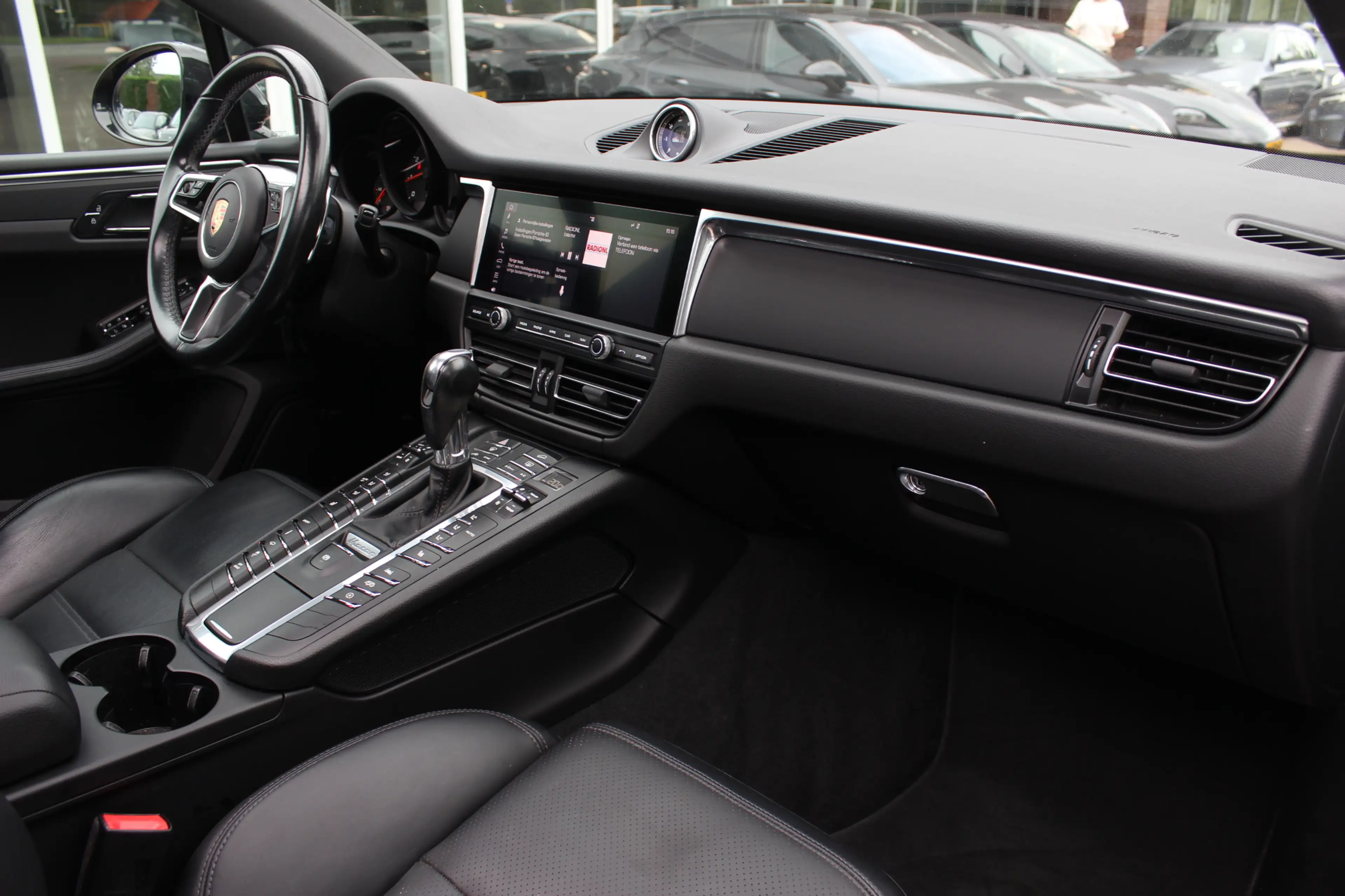 Porsche Macan 2.0 / Trekhaak / Panoramadak / Camera / Adaptieve — photo 13