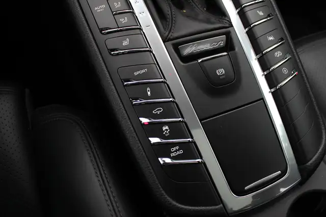 Porsche Macan view 27
