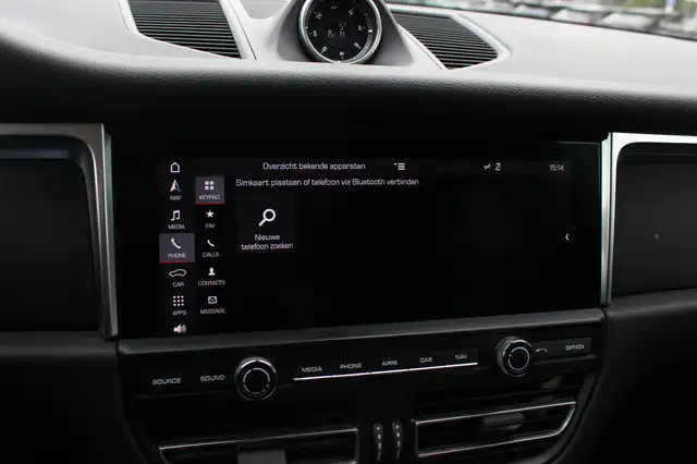 Porsche Macan view 21