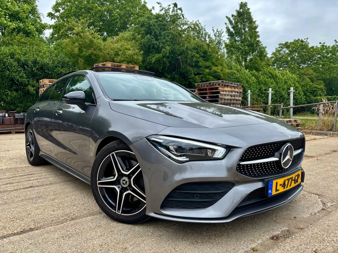 Mercedes-Benz CLA 200 Shooting Brake AMG Sport Aut. Zilver - 1
