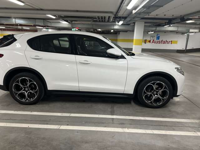Imagine Alfa Romeo Stelvio 2.2 t Lusso Q4 210cv auto