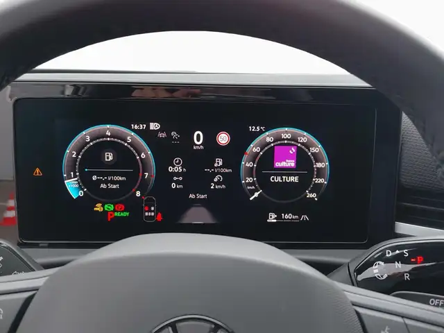Volkswagen T-Roc view 11