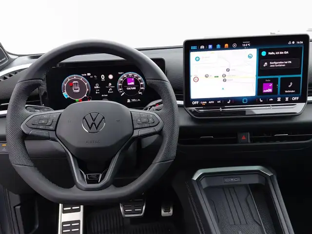 Volkswagen T-Roc view 2