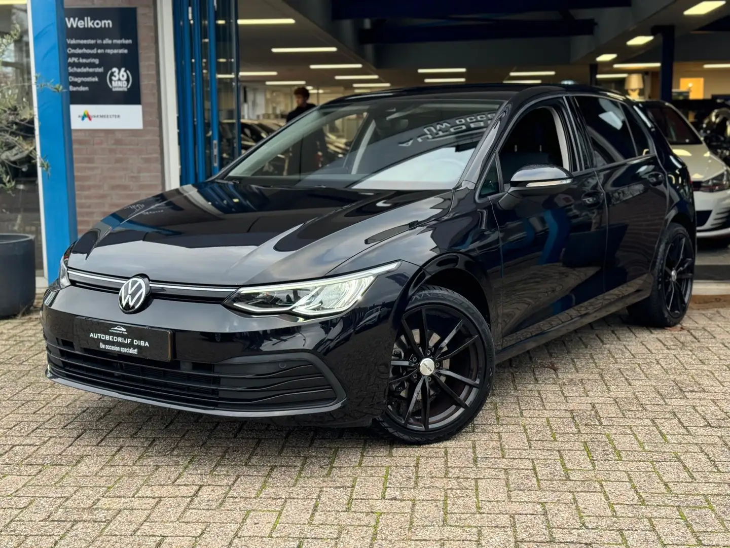 Volkswagen Golf 1.0 TSI Life Business 2022 NAVI CARPLAY NAP! Zwart - 2
