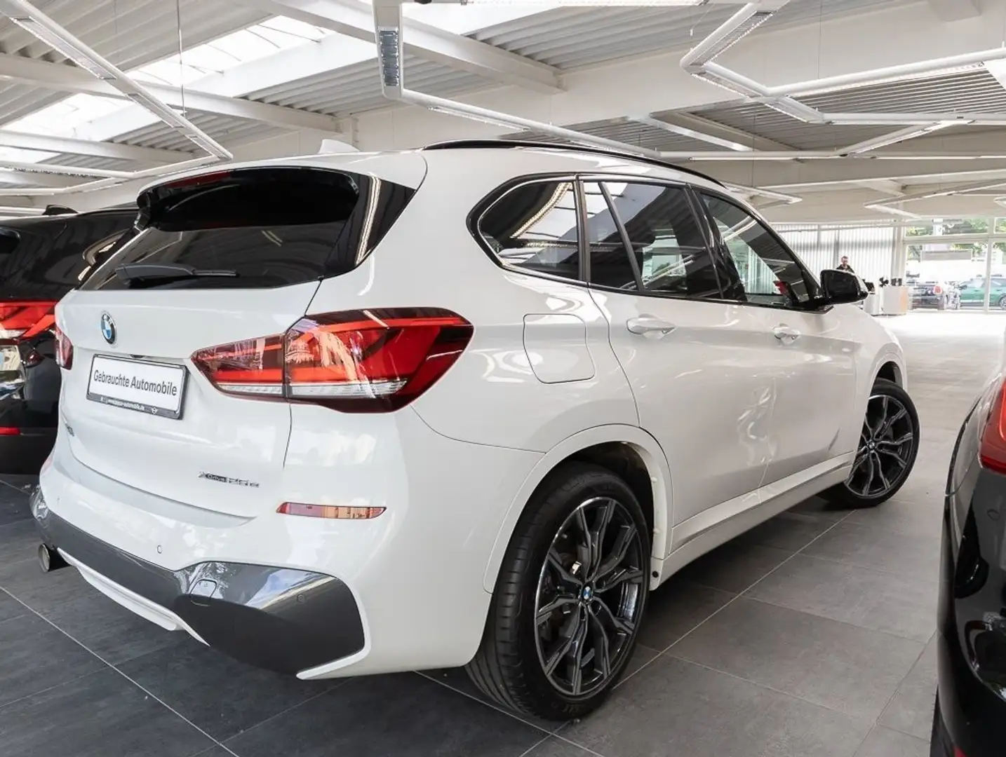 BMW X1 xDrive25e M Sport M Sportpaket HiFi DAB LED Wit - 2