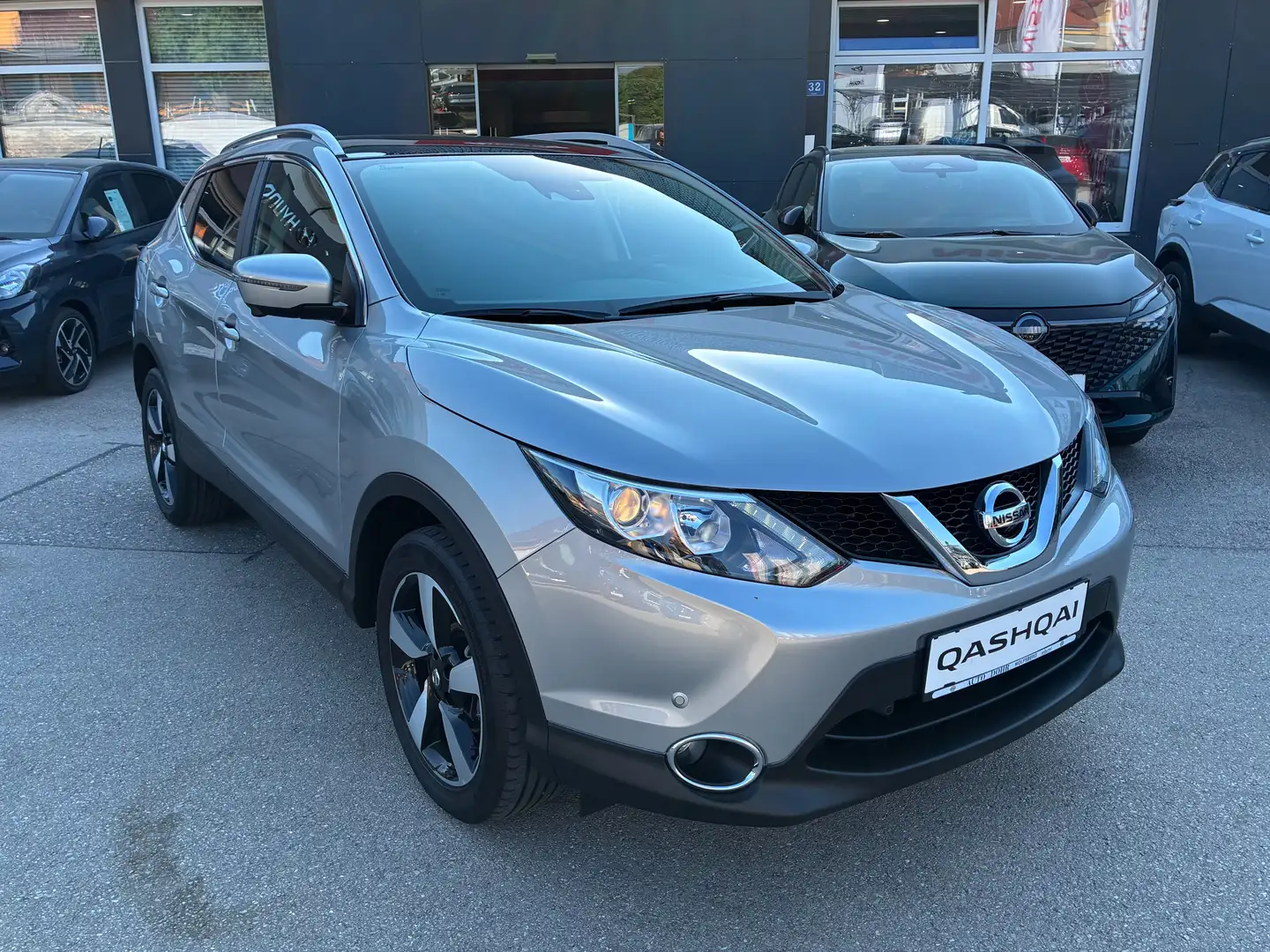 Nissan Qashqai Qashqai 1,2 DIG-T N-Connecta ** inkl. AHV** Silber - 1