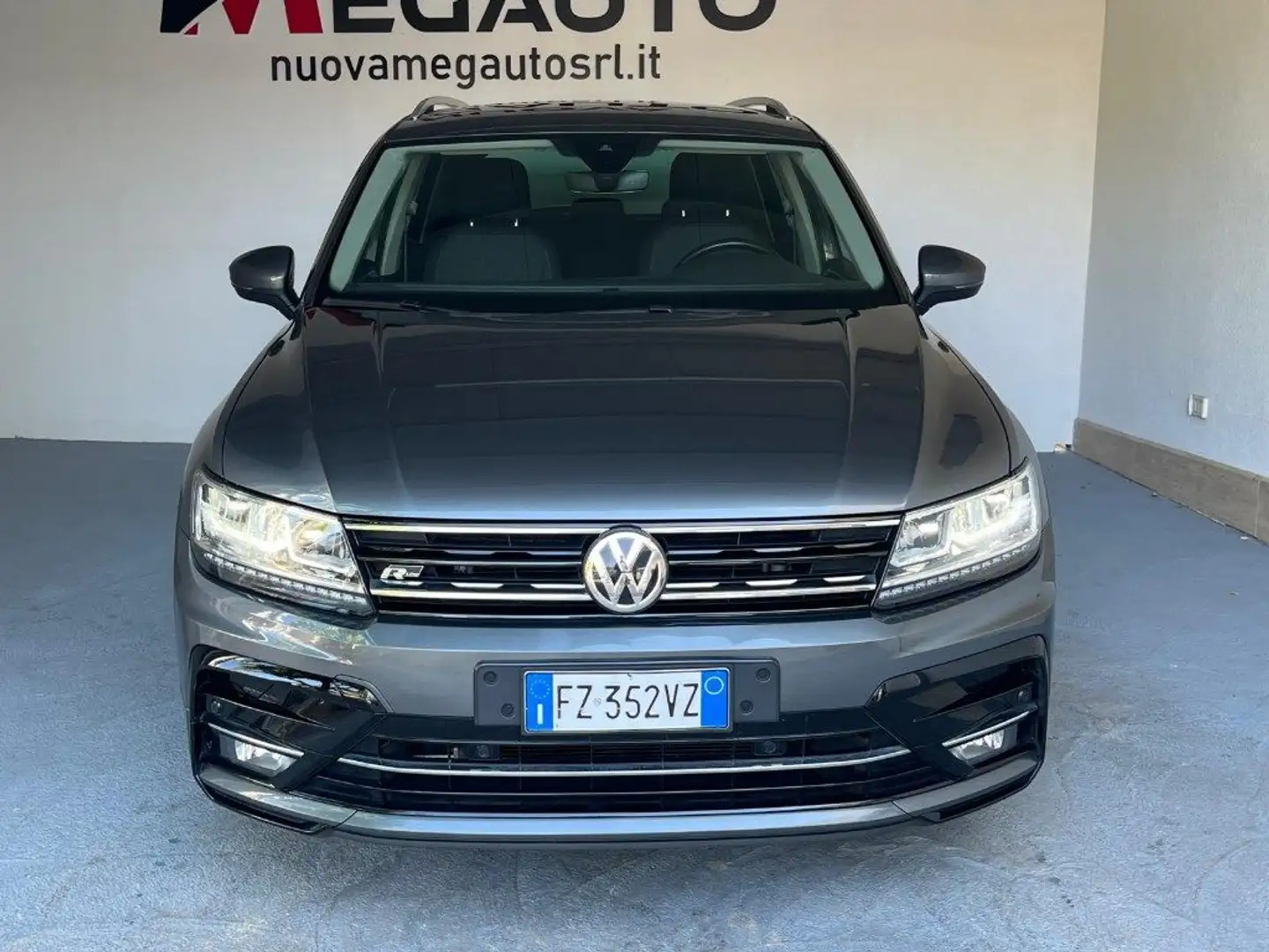 Volkswagen Tiguan 2.0 TDI SCR DSG Sport R-LINE Gris - 2
