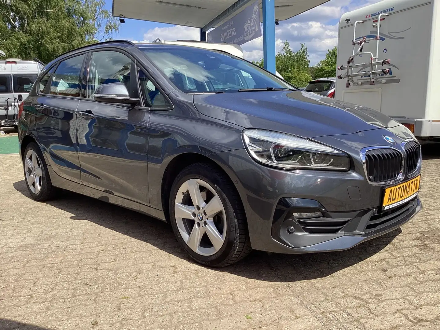 BMW 216 d ActiveTourer Advantage Automatik LED Šedá - 2