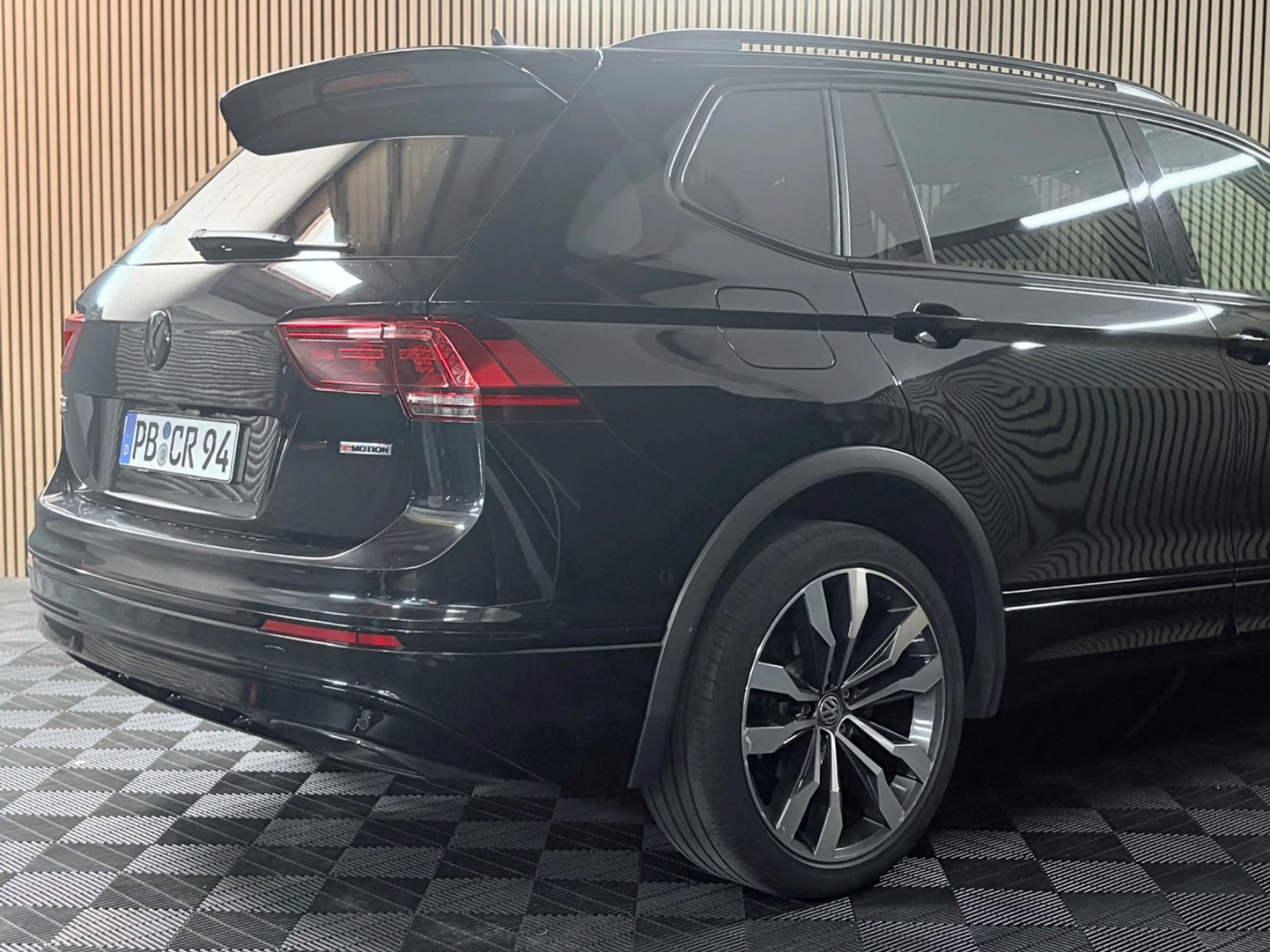 Volkswagen Tiguan Allspace R- Line Highline 4Motion DSG AHK — photo 13