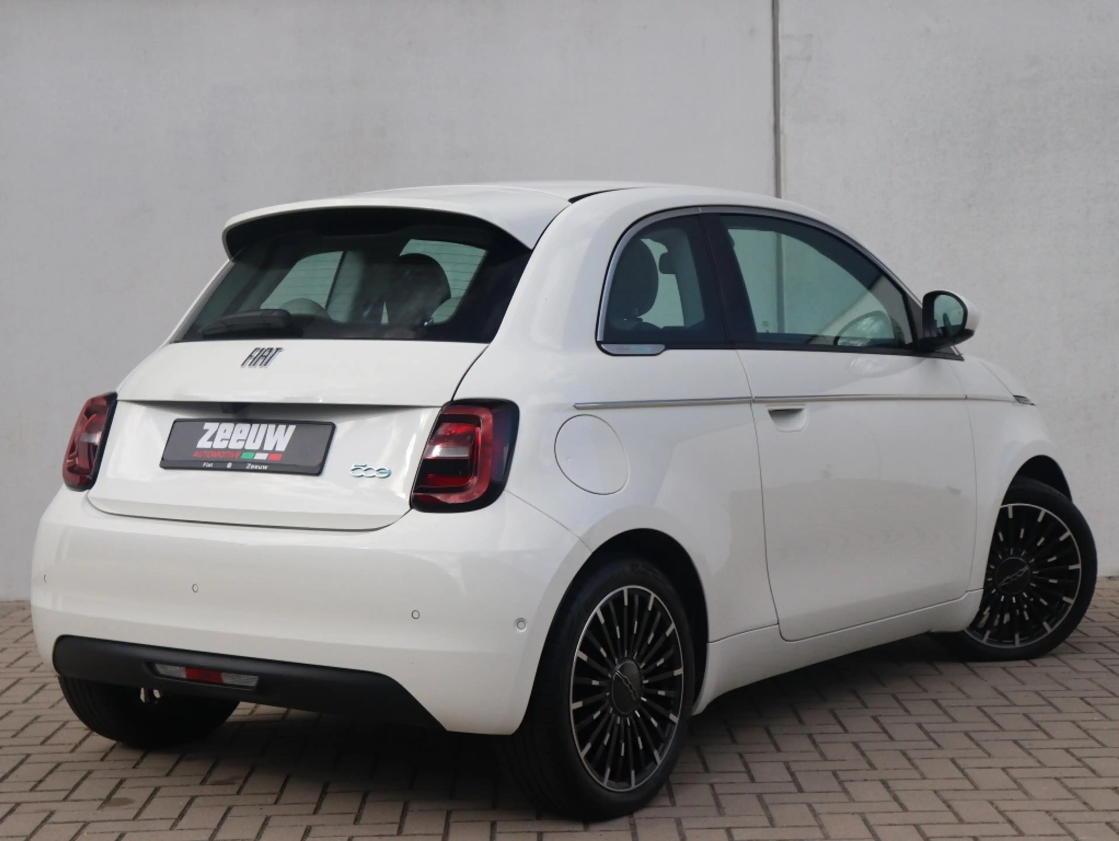 Fiat 500e La Prima by Bocelli 42 kWh | JBL | Winter | 17′ — photo 2