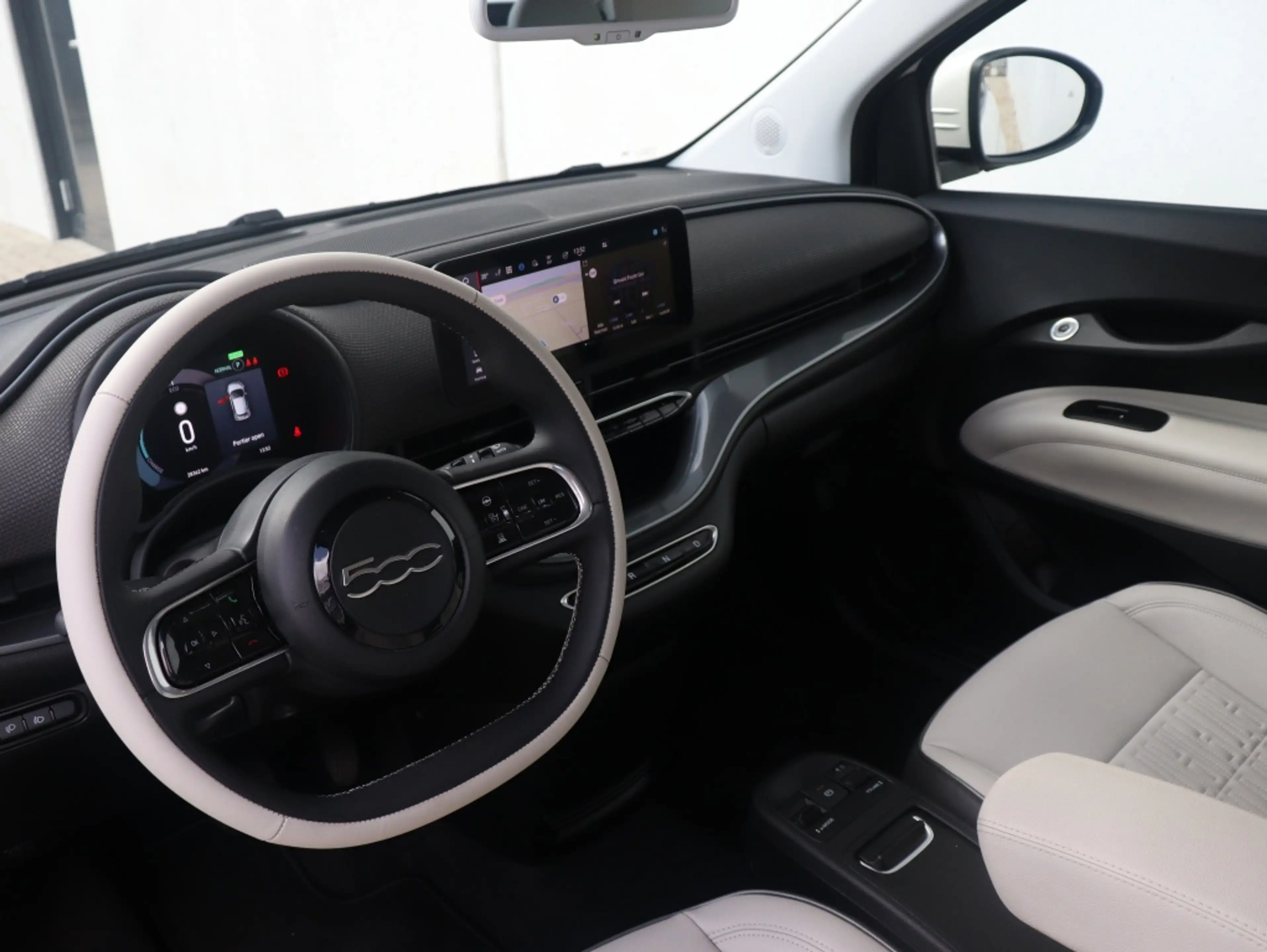 Fiat 500e La Prima by Bocelli 42 kWh | JBL | Winter | 17′ — photo 4