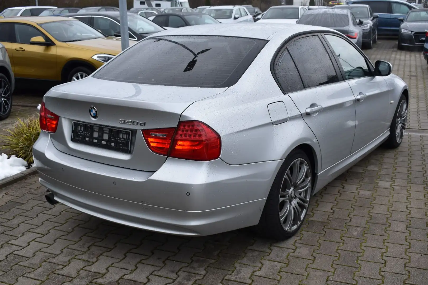BMW 320 d Limousine Autom. Leder~Tempomat~Sitzheizung Silber - 2