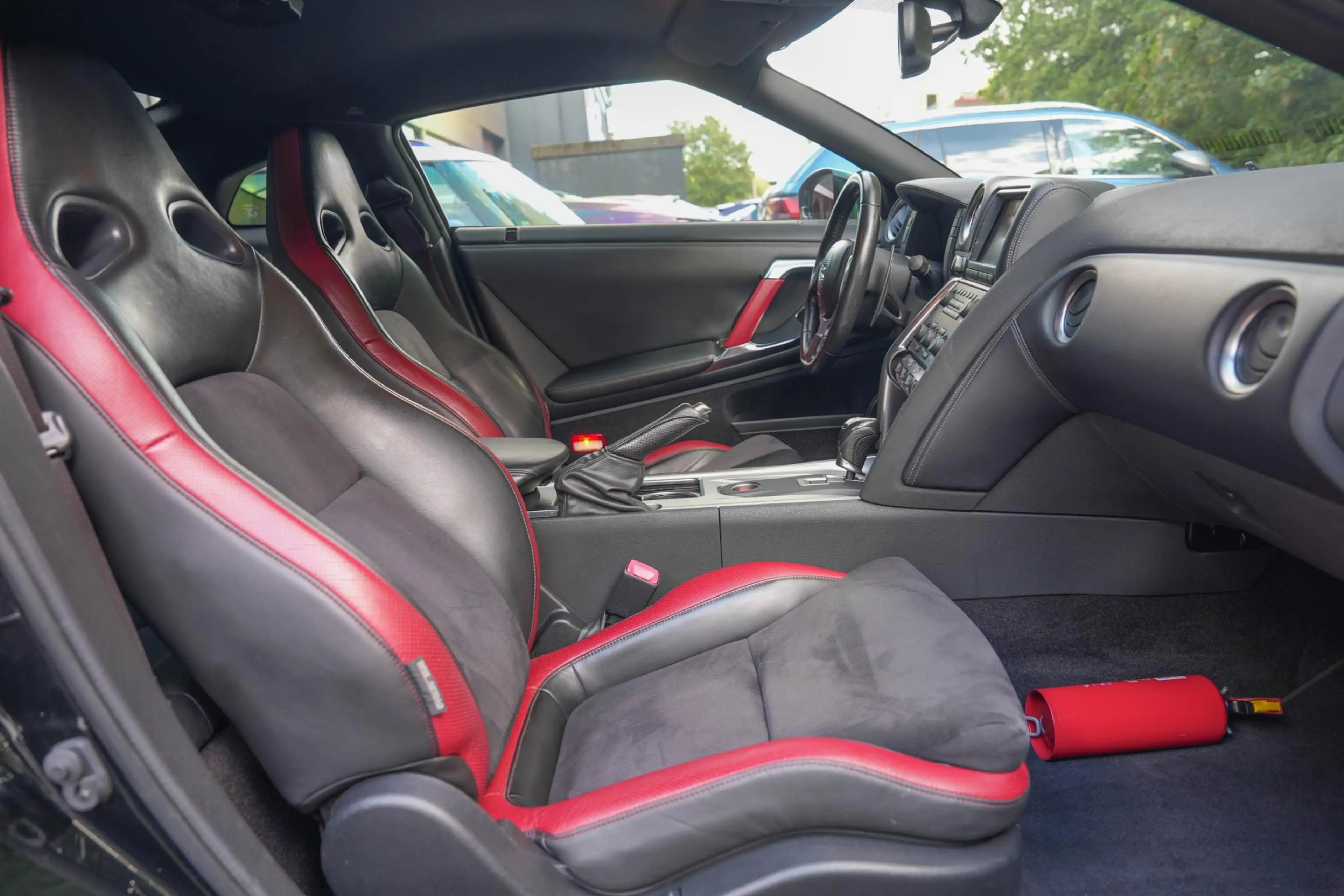 Nissan GT-R 3.8 V6 Black — photo 9