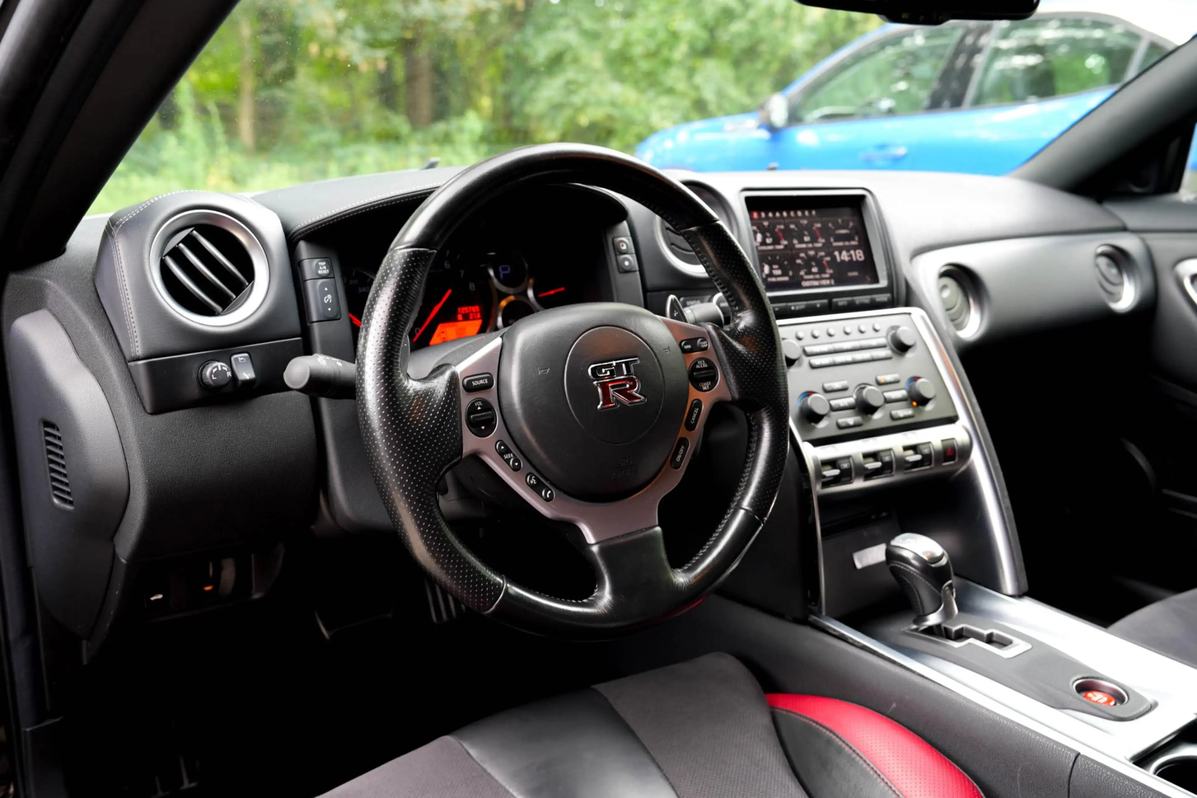 Nissan GT-R 3.8 V6 Black — photo 14