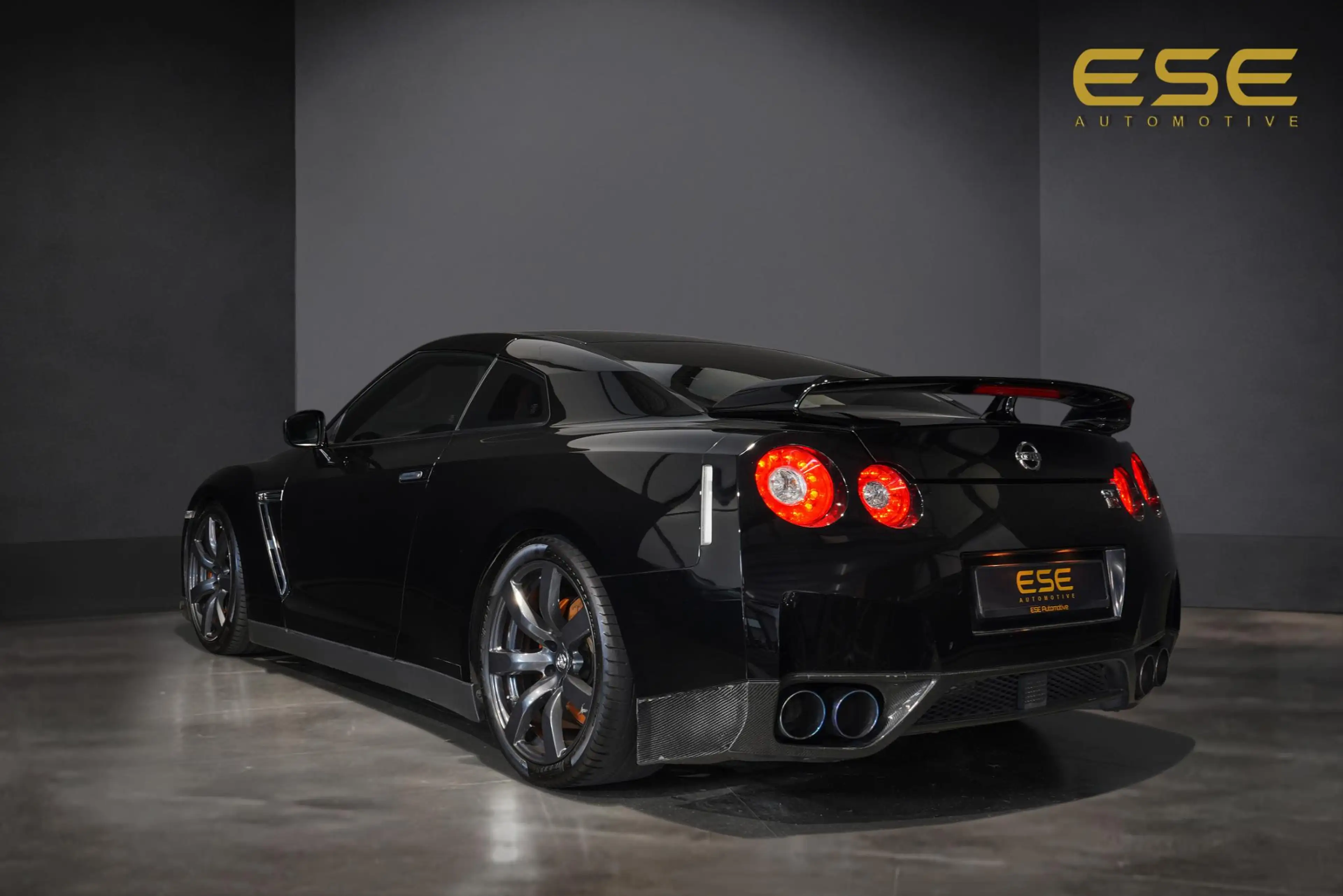 Nissan GT-R 3.8 V6 Black — photo 2
