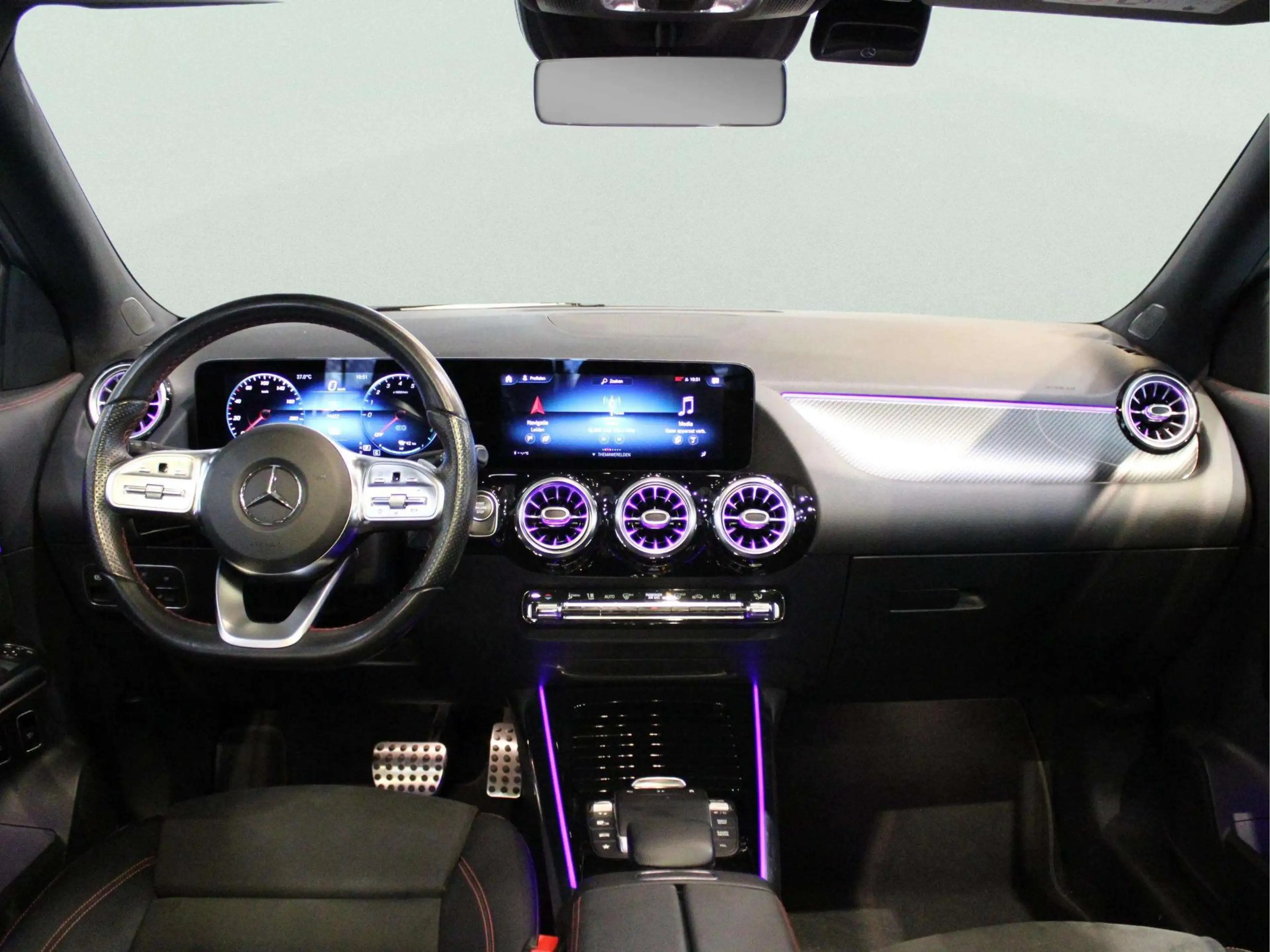 Mercedes-Benz GLA 250 e Business Solution AMG Limited | Panorama dak — photo 11