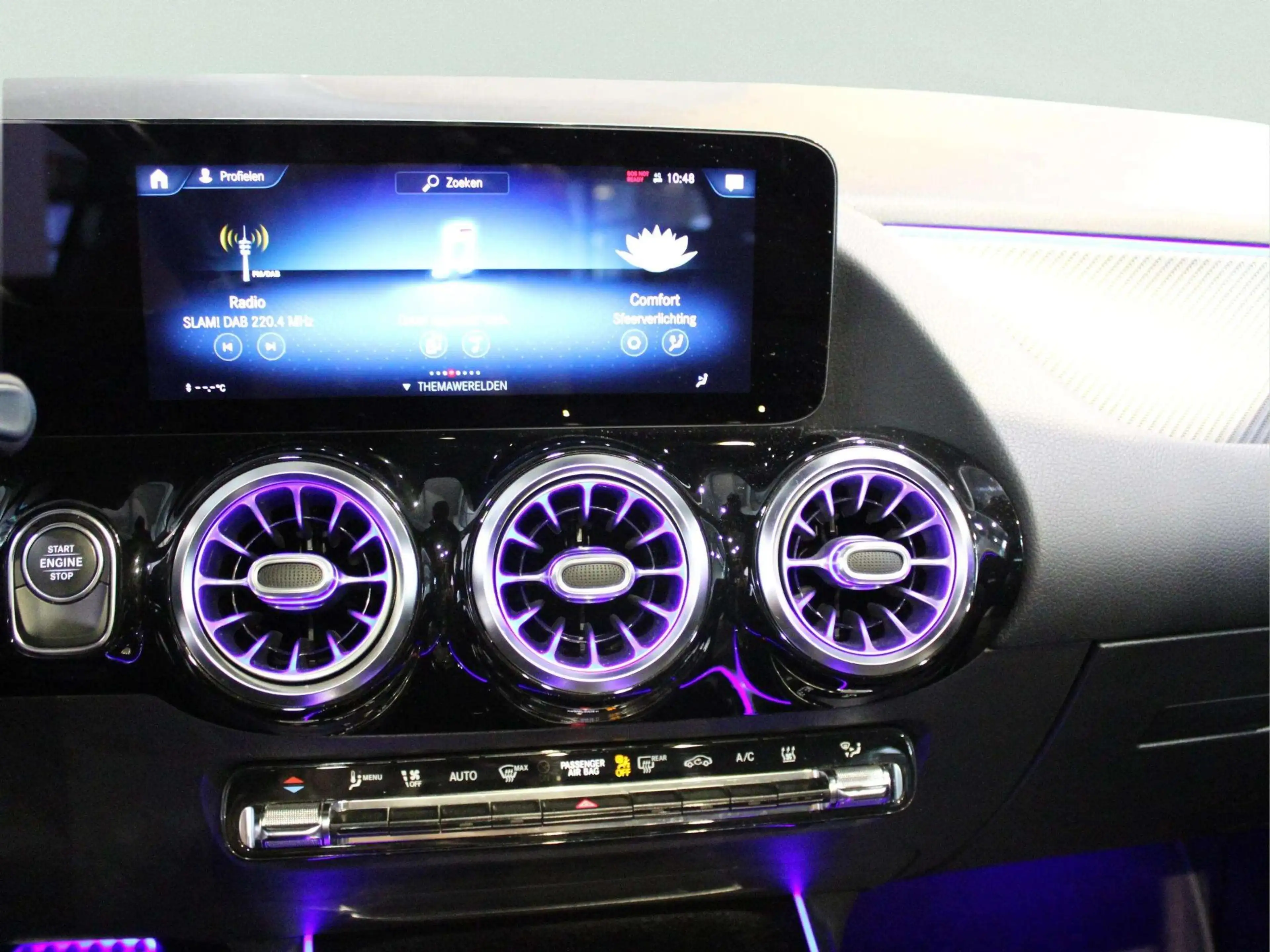 Mercedes-Benz GLA 250 e Business Solution AMG Limited | Panorama dak — photo 15