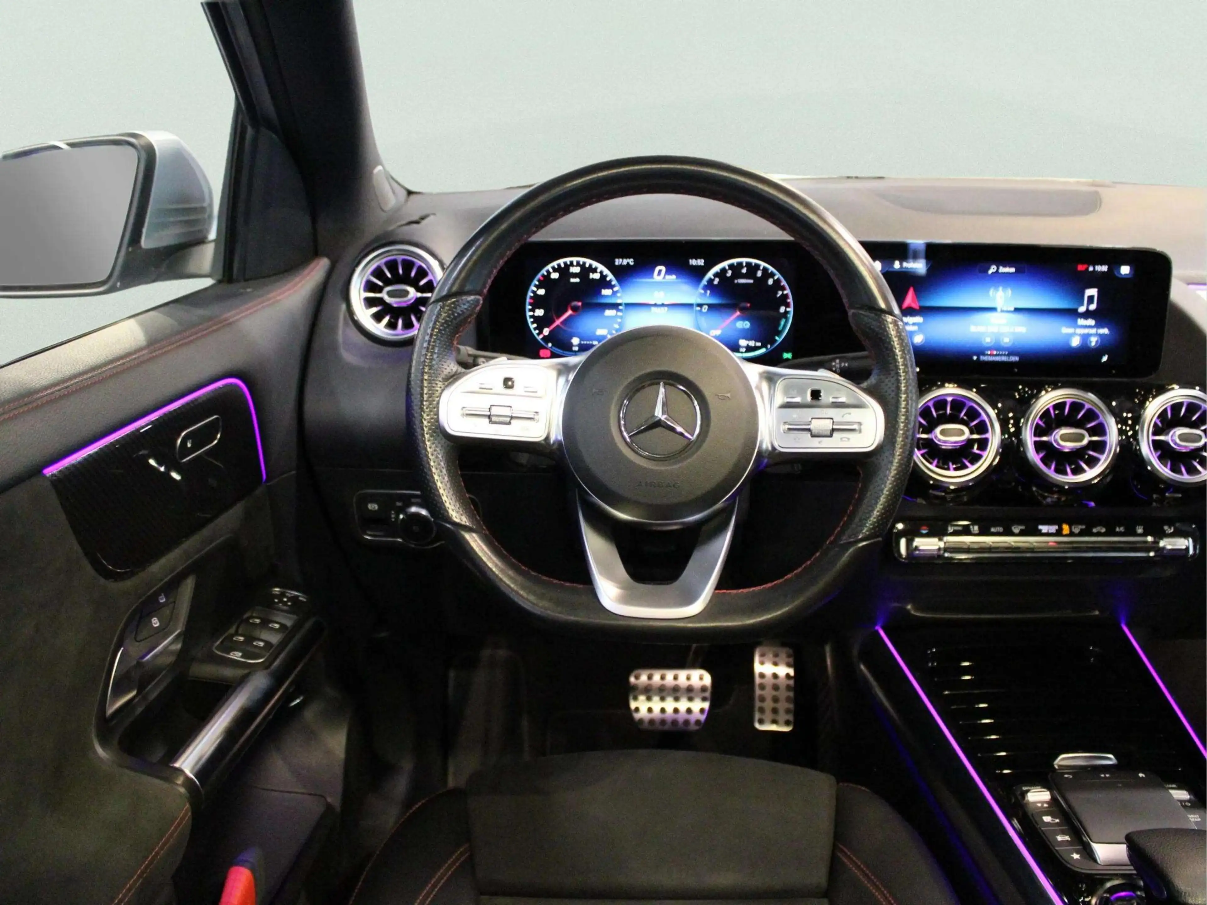 Mercedes-Benz GLA 250 e Business Solution AMG Limited | Panorama dak — photo 13