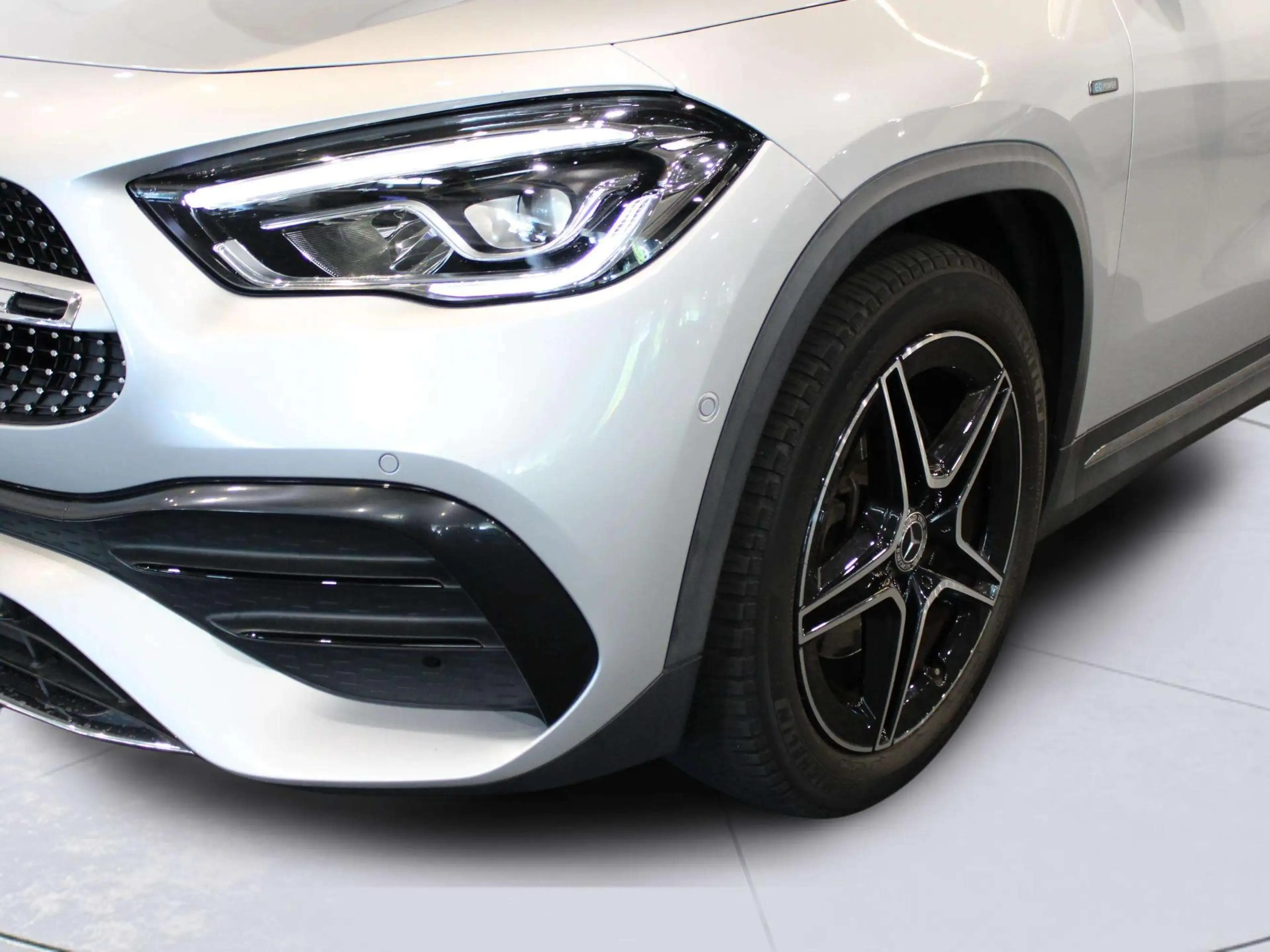 Mercedes-Benz GLA 250 e Business Solution AMG Limited | Panorama dak — photo 6