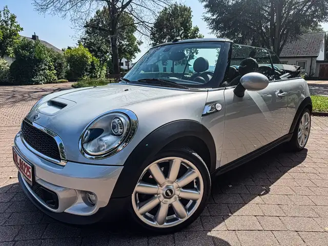 MINI Cooper S Cabrio *NAVI*LEDER*XENON*AC*SITZHEIZUNG