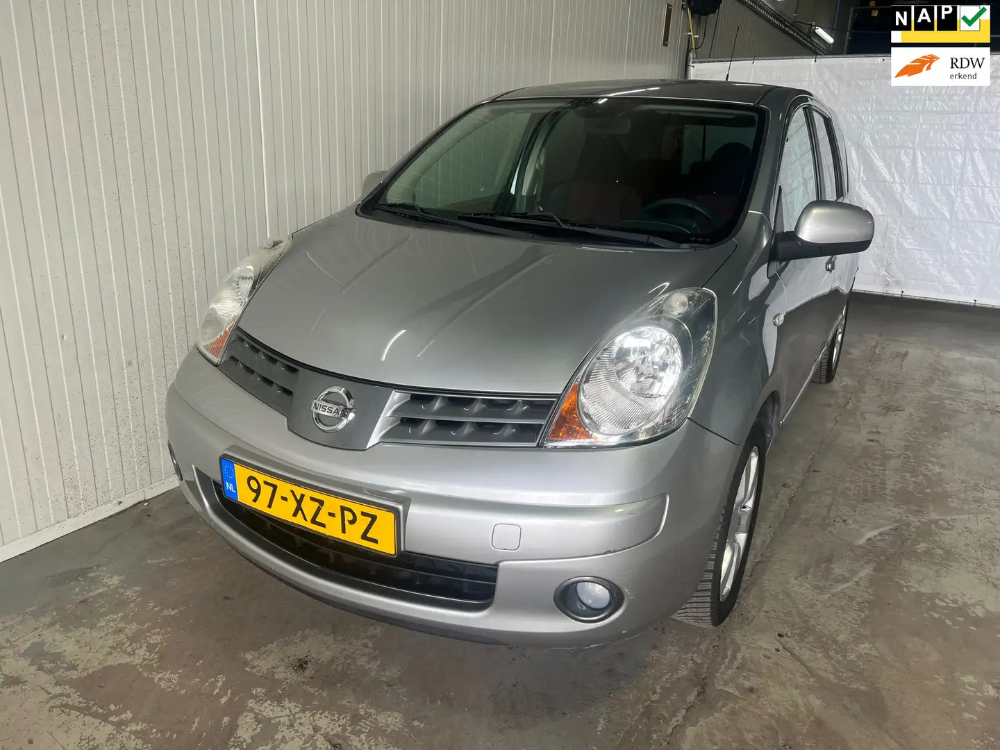 Nissan Note 1.6 Acenta NIEUWE APK Grijs - 1