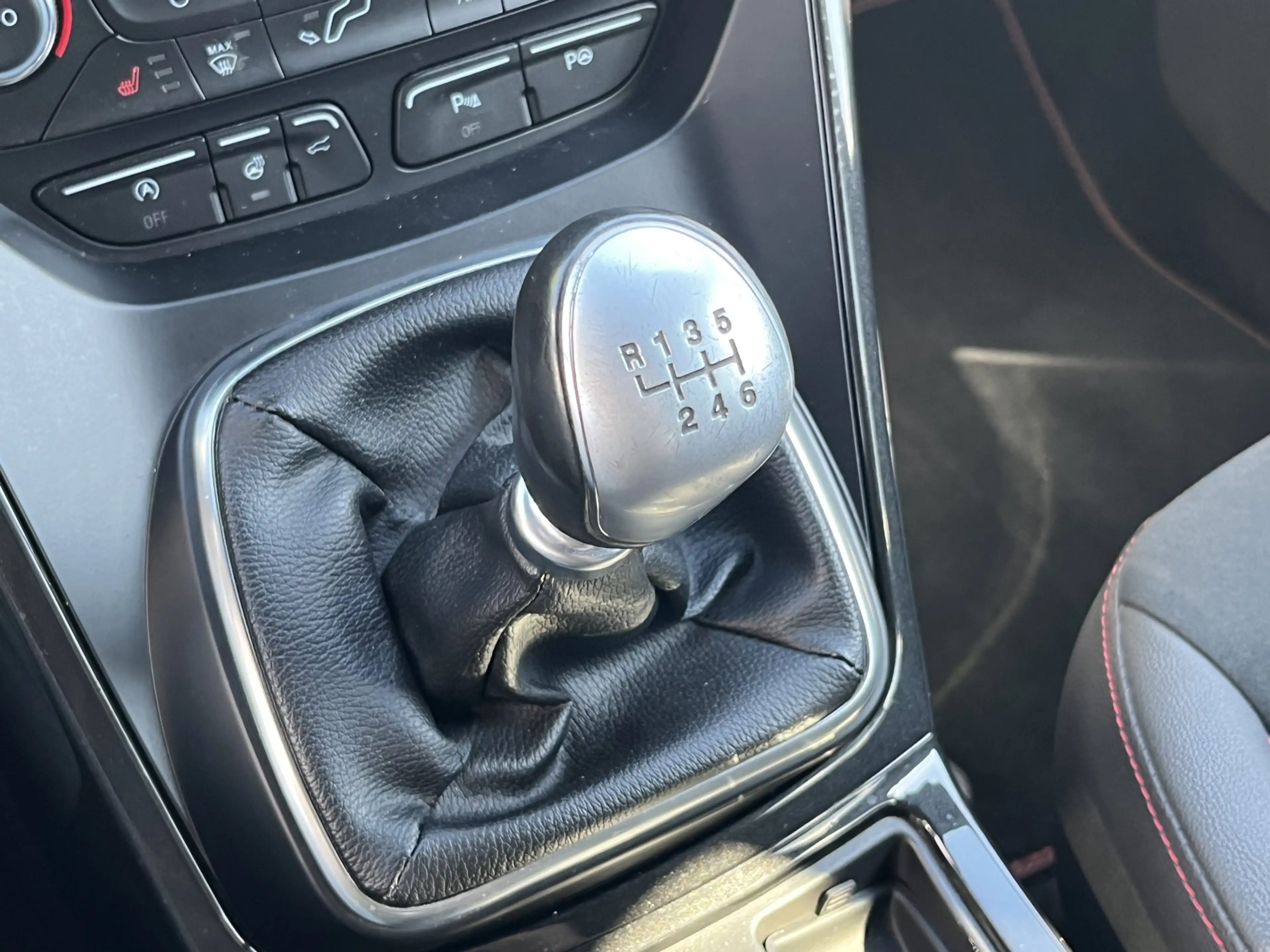 Ford Kuga 1.5 EcoBoost ST Line 150pk/110kW 6-bak | Trekhaak — photo 24