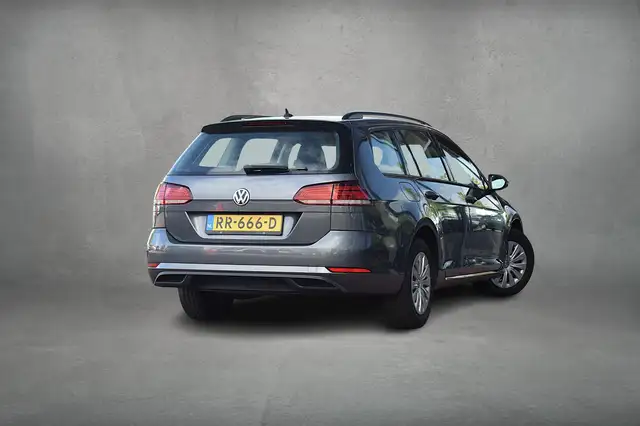Volkswagen Golf view 3