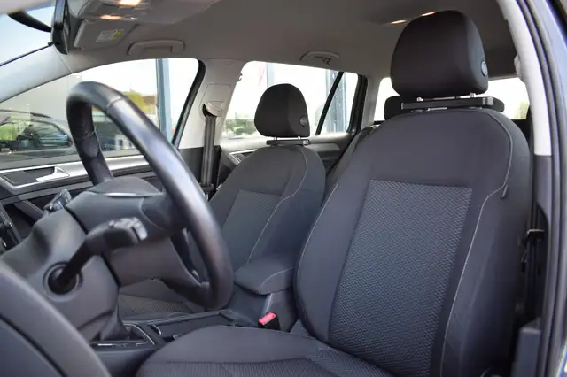 Volkswagen Golf view 5