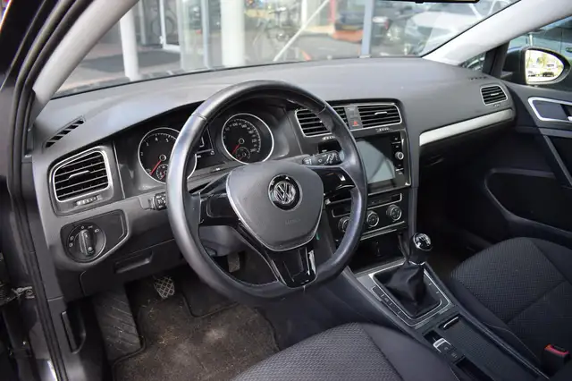 Volkswagen Golf view 4