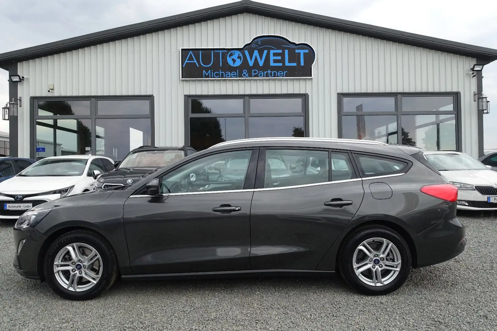Ford Focus 1.0 125 PS KLIMA KAM LED APP NAV TÜV NEU Grau - 1