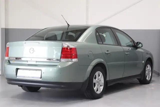 Opel Vectra view 2