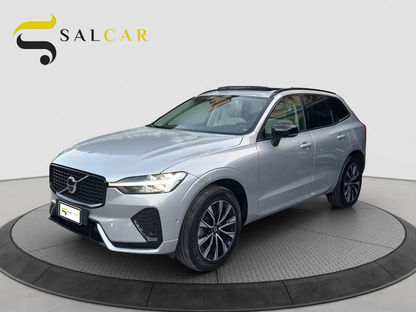 Volvo XC60 2.0 197cv Plus Dark Tetto 2022 Grigio - 1