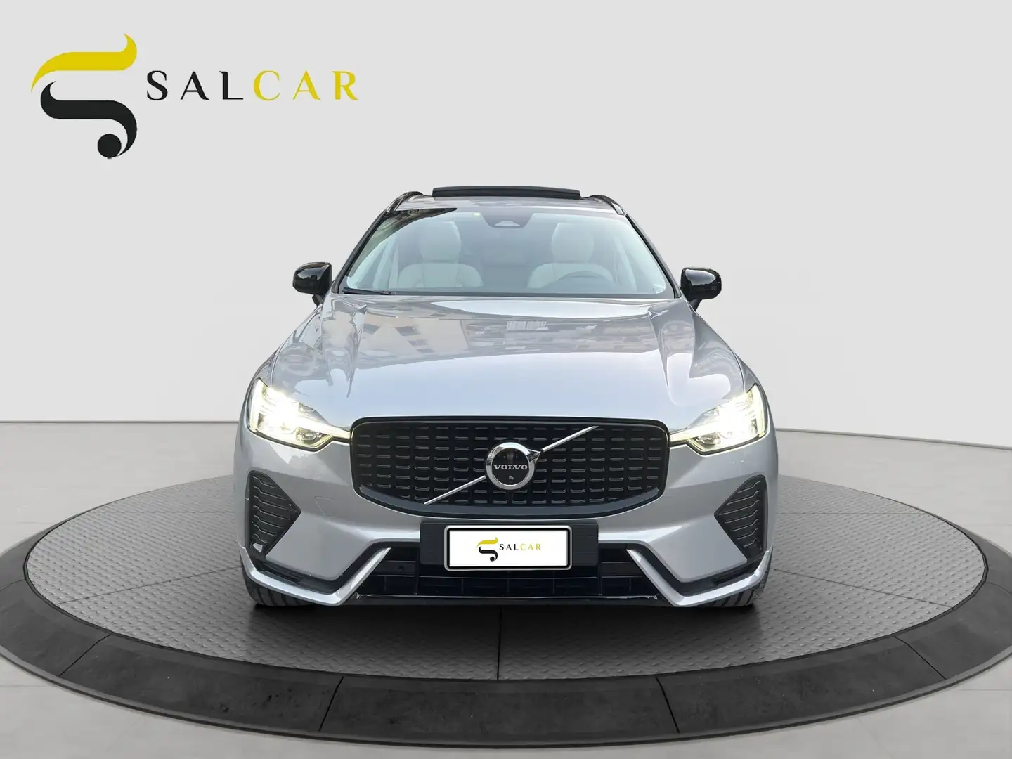Volvo XC60 2.0 197cv Plus Dark Tetto 2022 Grigio - 2