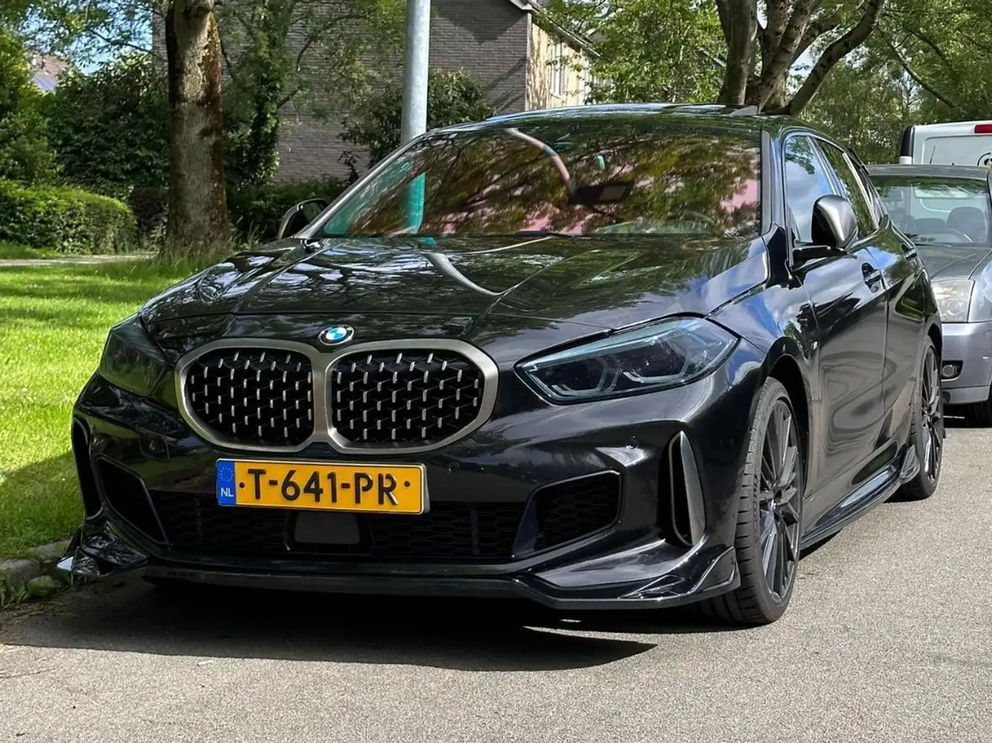 BMW 135 BMW 1-serie M135i xDrive | PANO | Milltek | 19” Zwart - 1