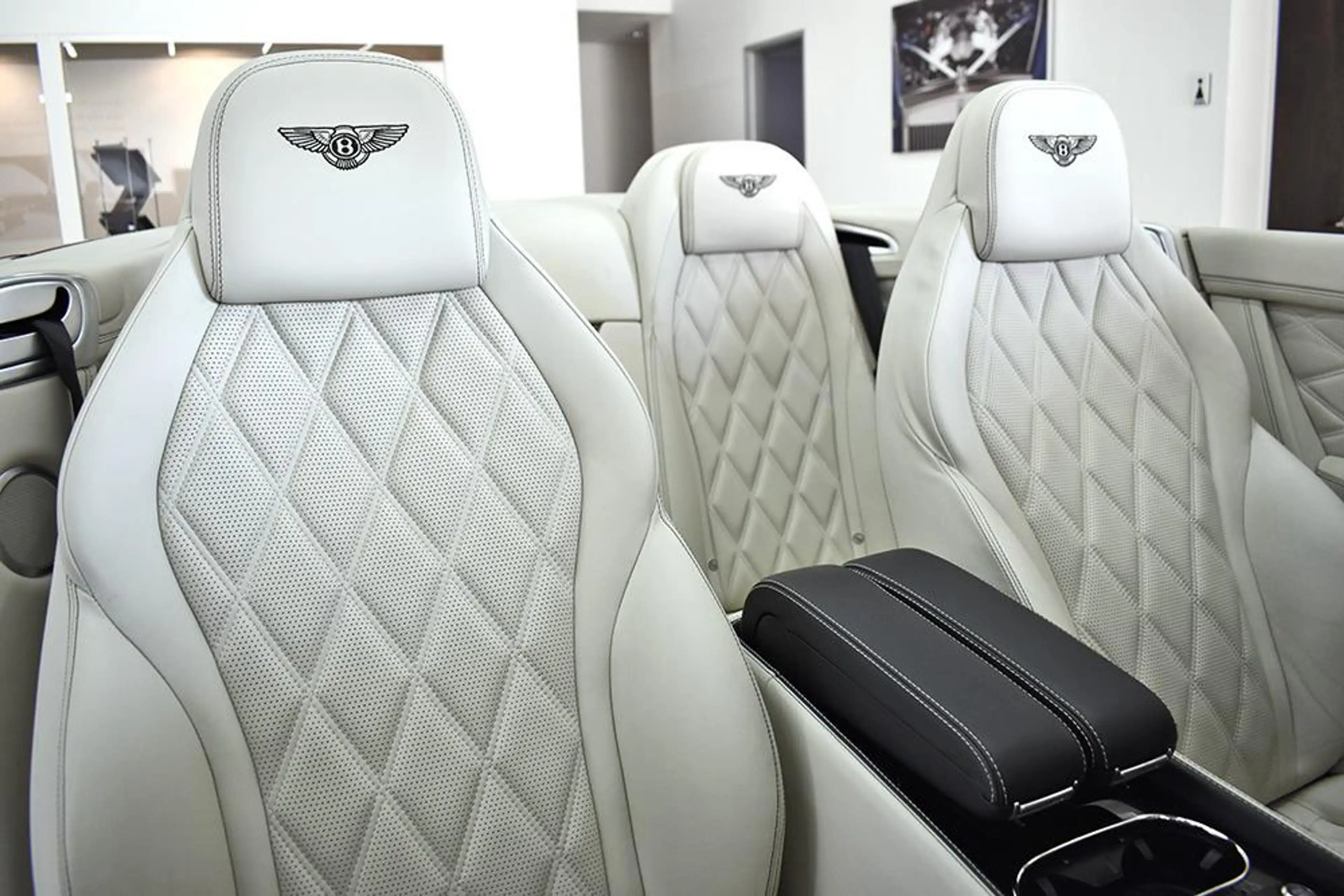 Bentley Continental Continental GTC 4.0 BiTurbo V8 Mullener — photo 11