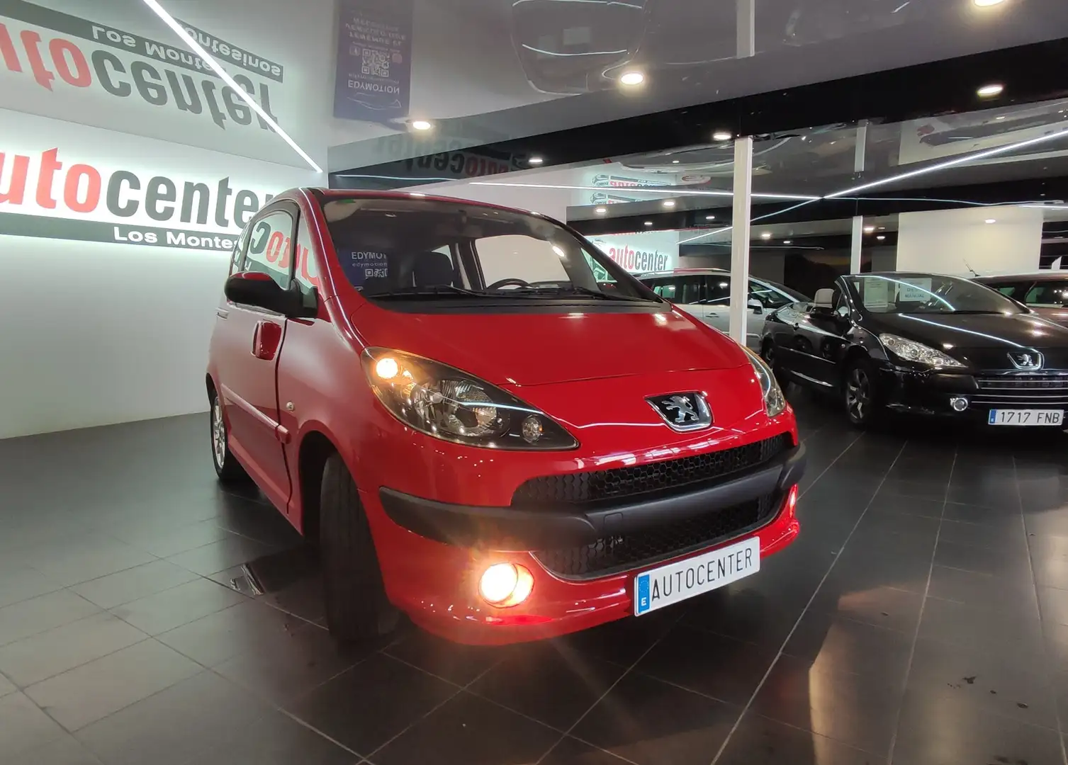 Peugeot 1007 1.4 Urban 2 Tronic Rojo - 2