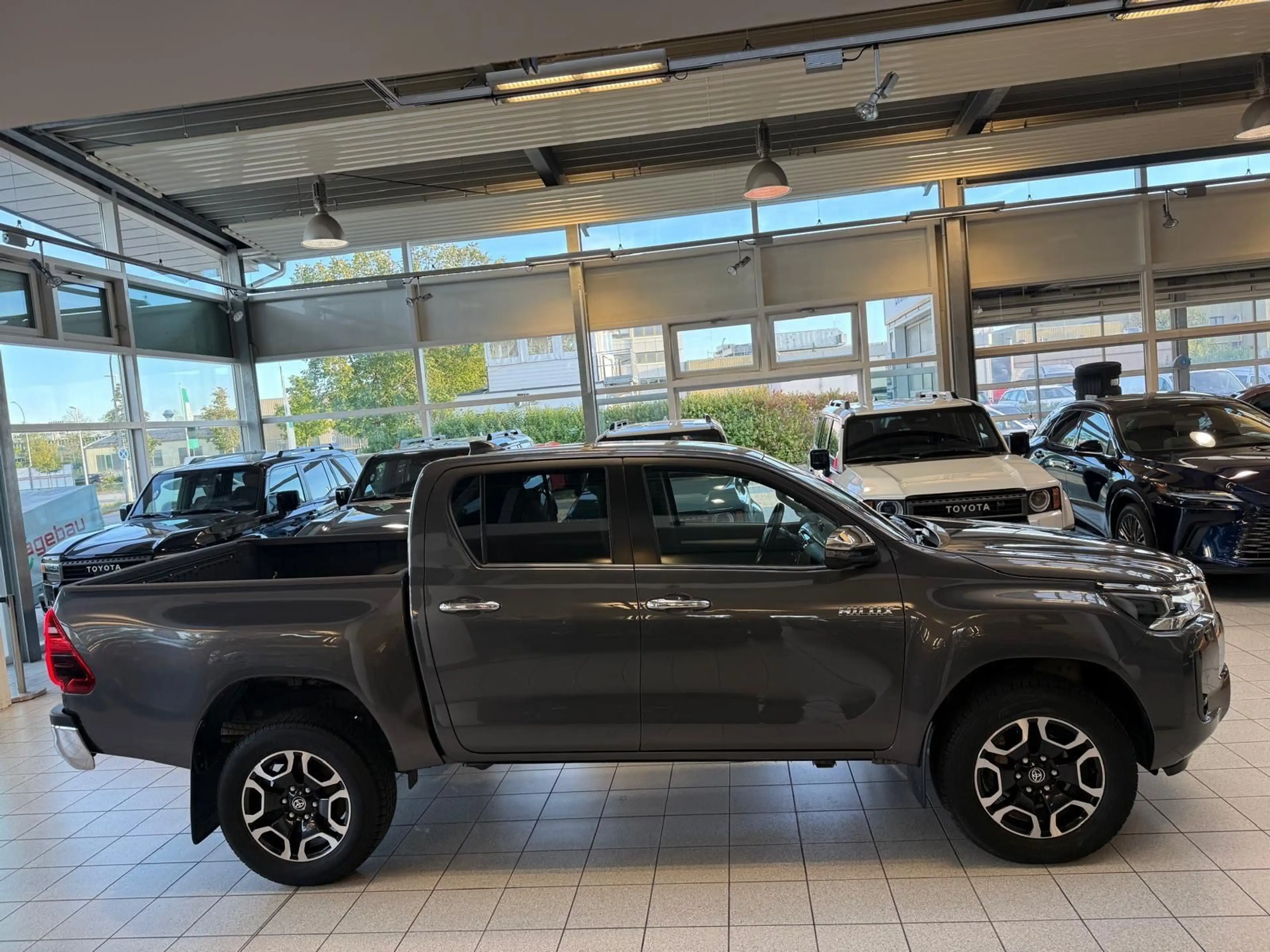 Toyota Hilux DOUBLE CAB EXECUTIVE-AUT-KAMERA-LED-RADAR-36.895 — photo 13