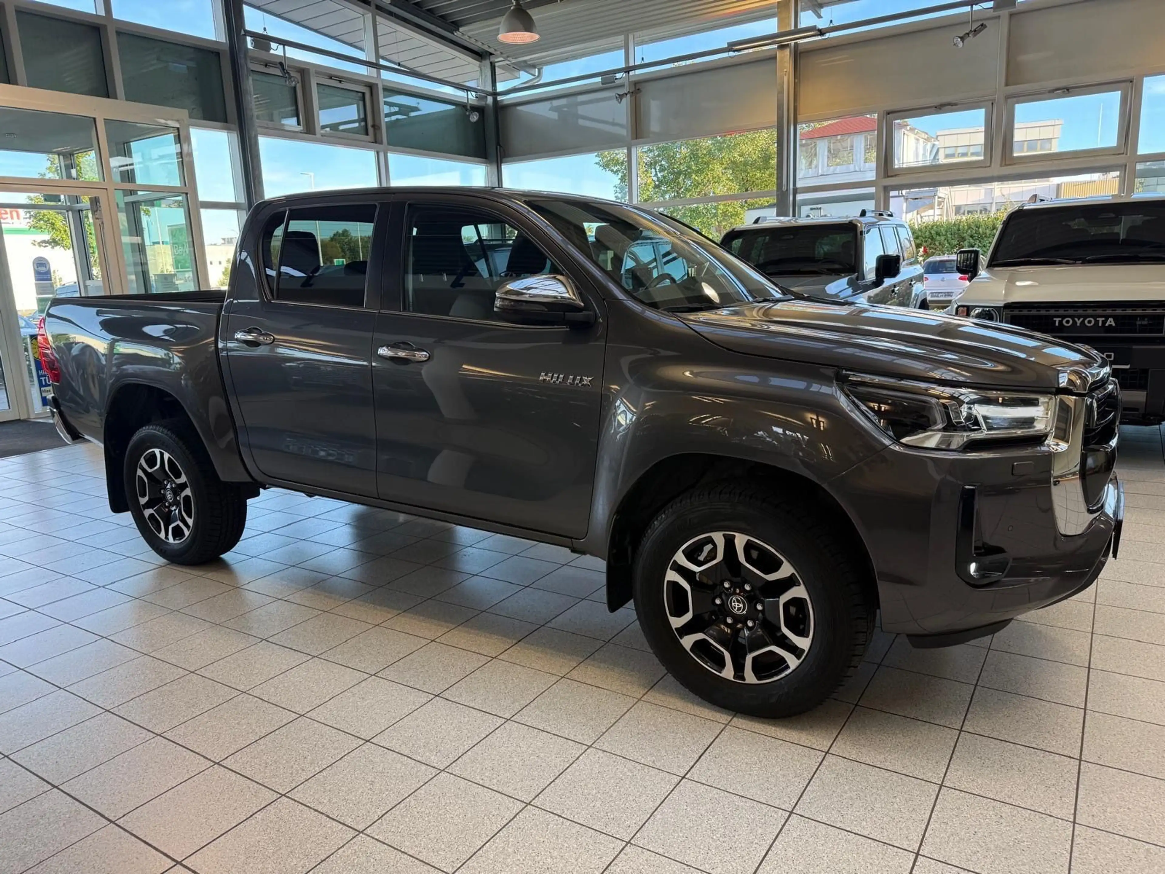 Toyota Hilux DOUBLE CAB EXECUTIVE-AUT-KAMERA-LED-RADAR-36.895 — photo 3