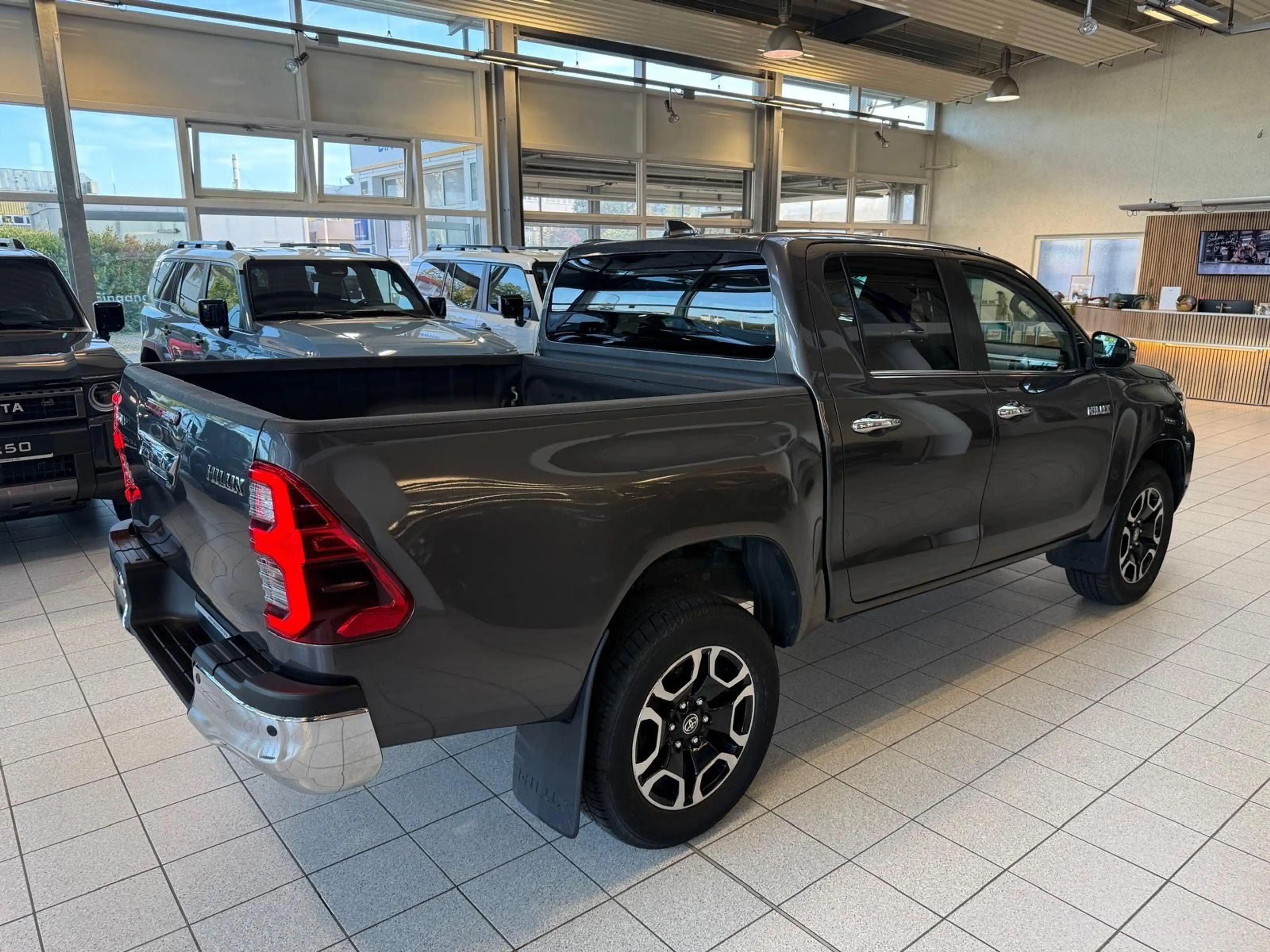 Toyota Hilux DOUBLE CAB EXECUTIVE-AUT-KAMERA-LED-RADAR-36.895 — photo 12