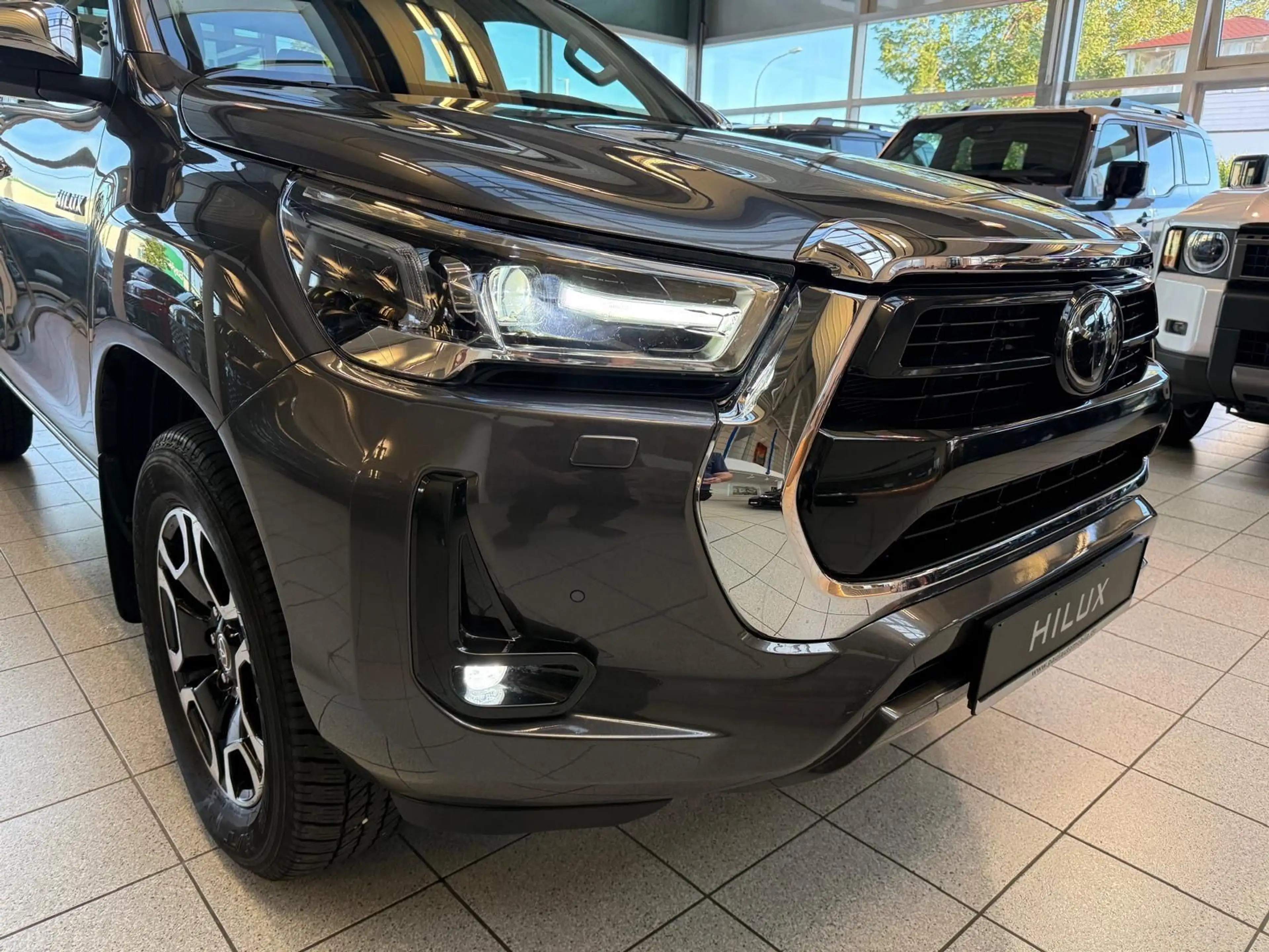 Toyota Hilux DOUBLE CAB EXECUTIVE-AUT-KAMERA-LED-RADAR-36.895 — photo 4