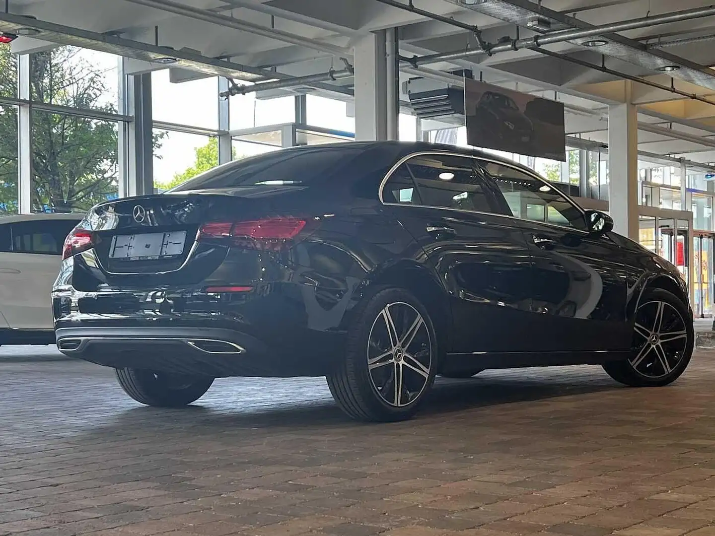 Mercedes-Benz A 250 e Berline Luxury Line | Trekhaak | Smartphone Inte Zwart - 2