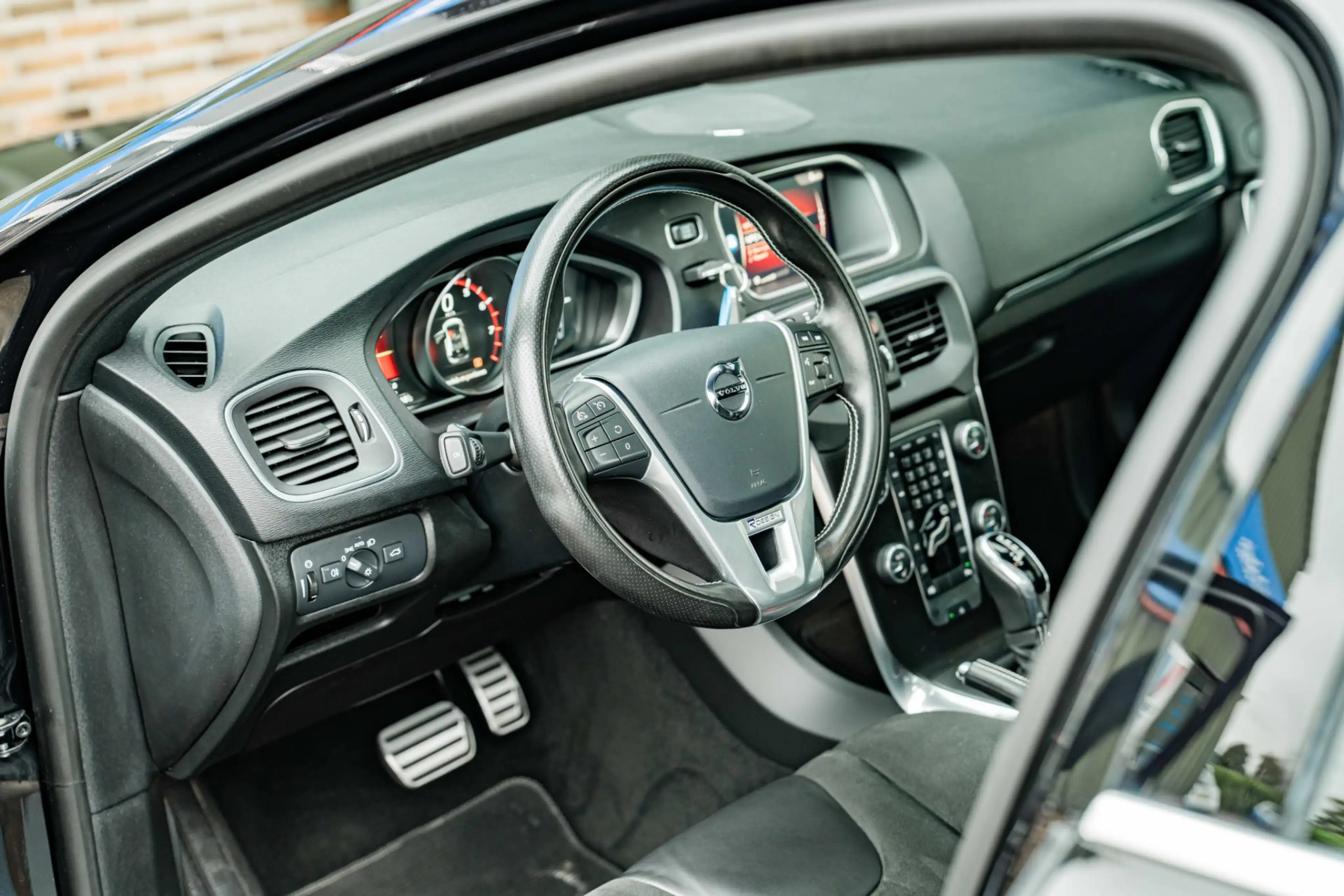 Volvo V40 1.5 T3 Polar+ Sport — photo 10