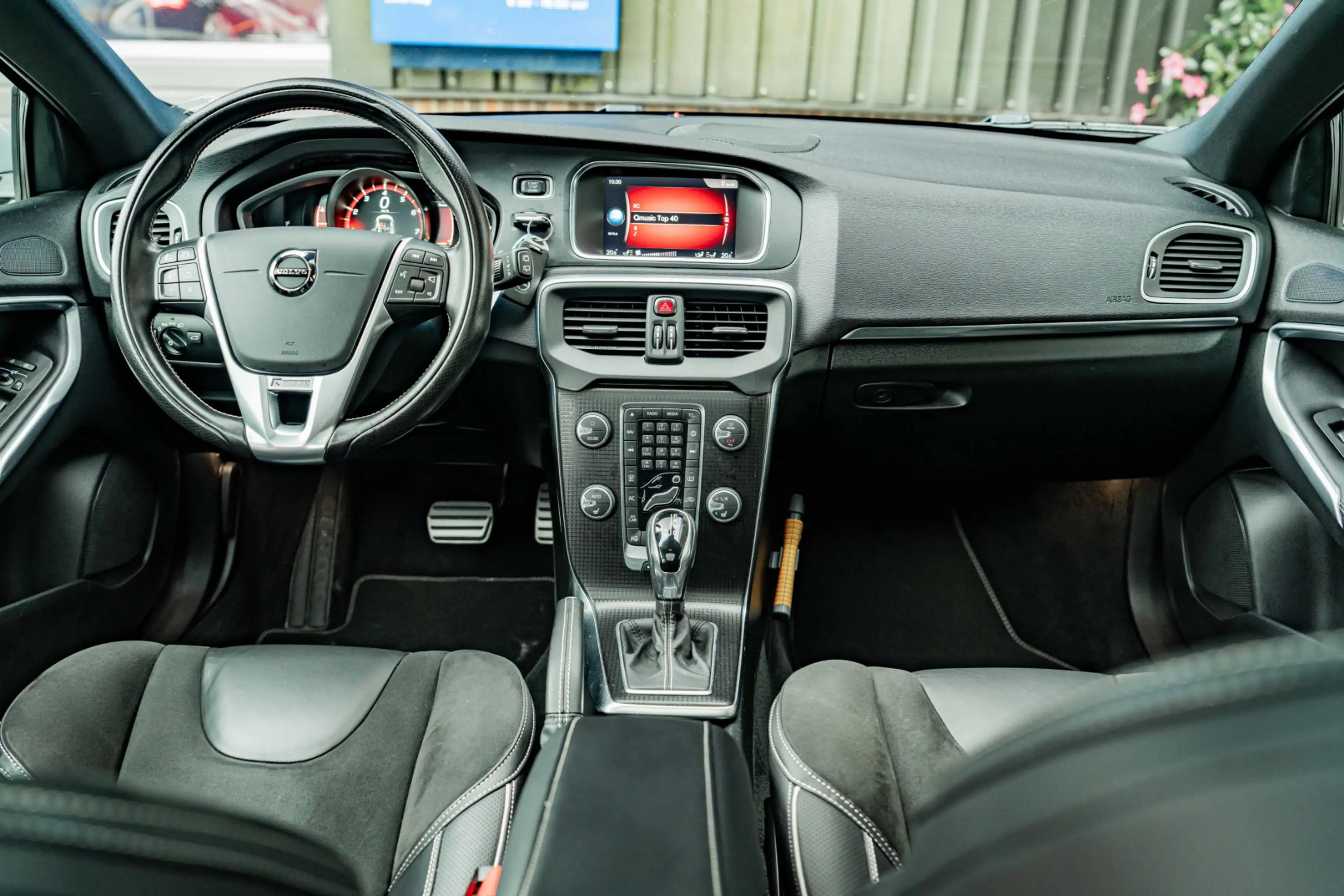 Volvo V40 1.5 T3 Polar+ Sport — photo 25